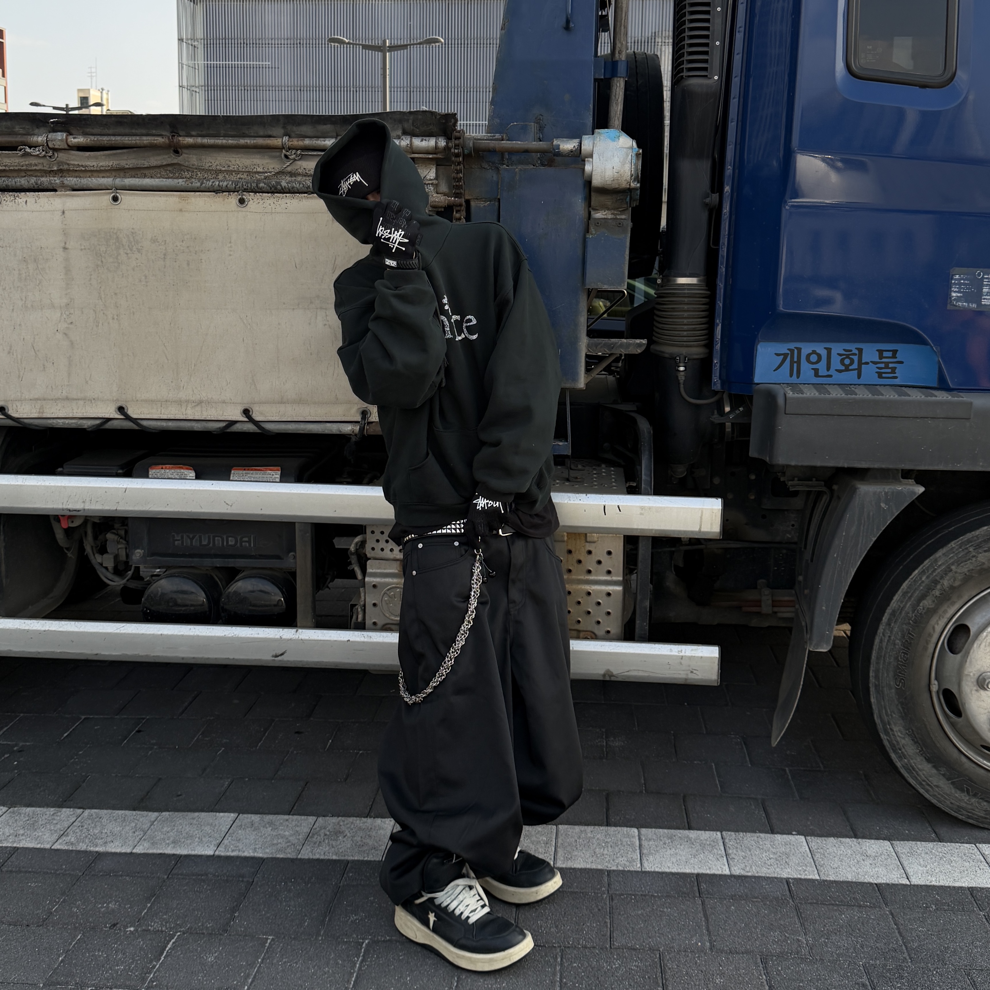 Converse x Drkshdw Turbowpn Black Cream, Stussy Mechanix Gloves Black 착용 스타일