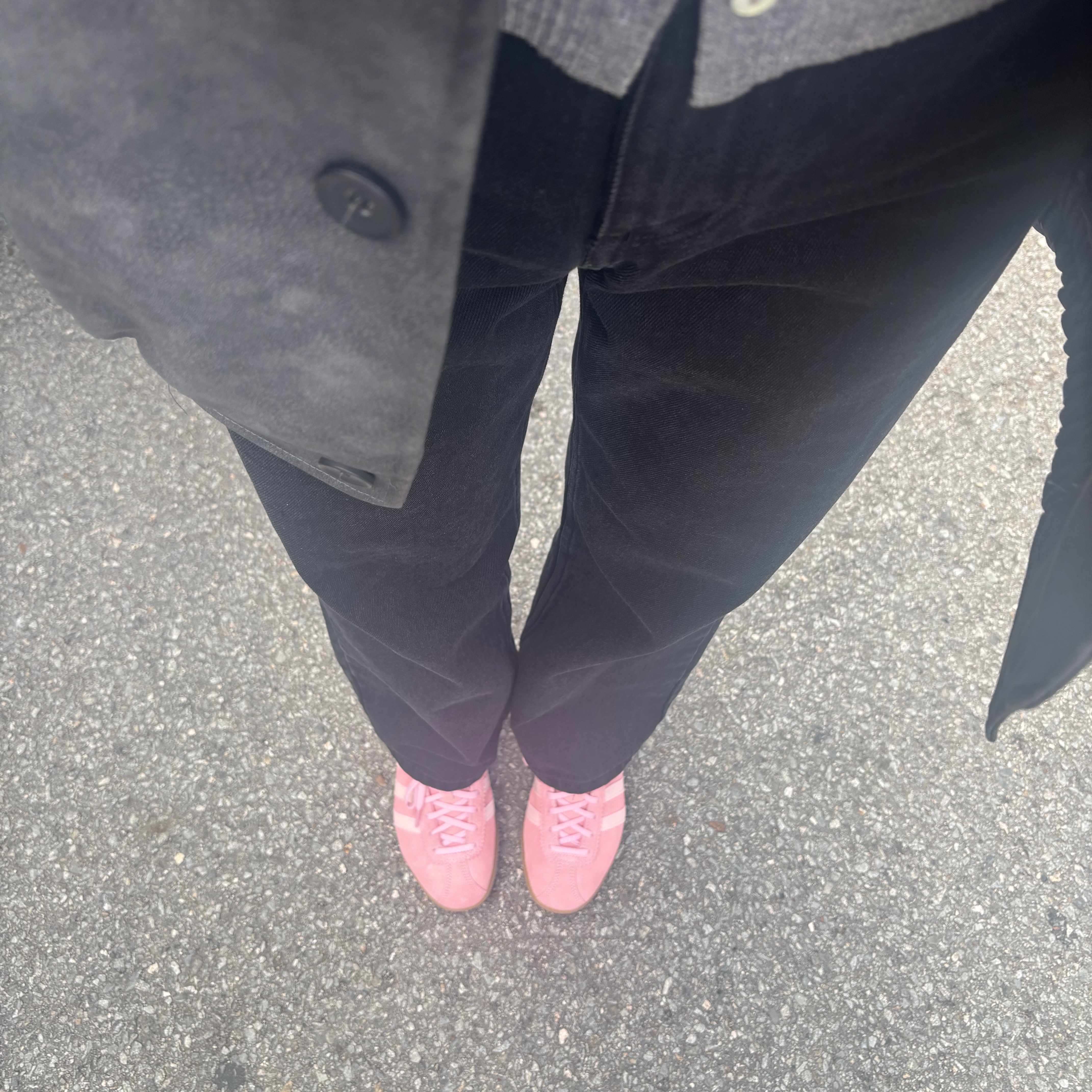 Adidas Bermuda Glow Pink 착용 스타일