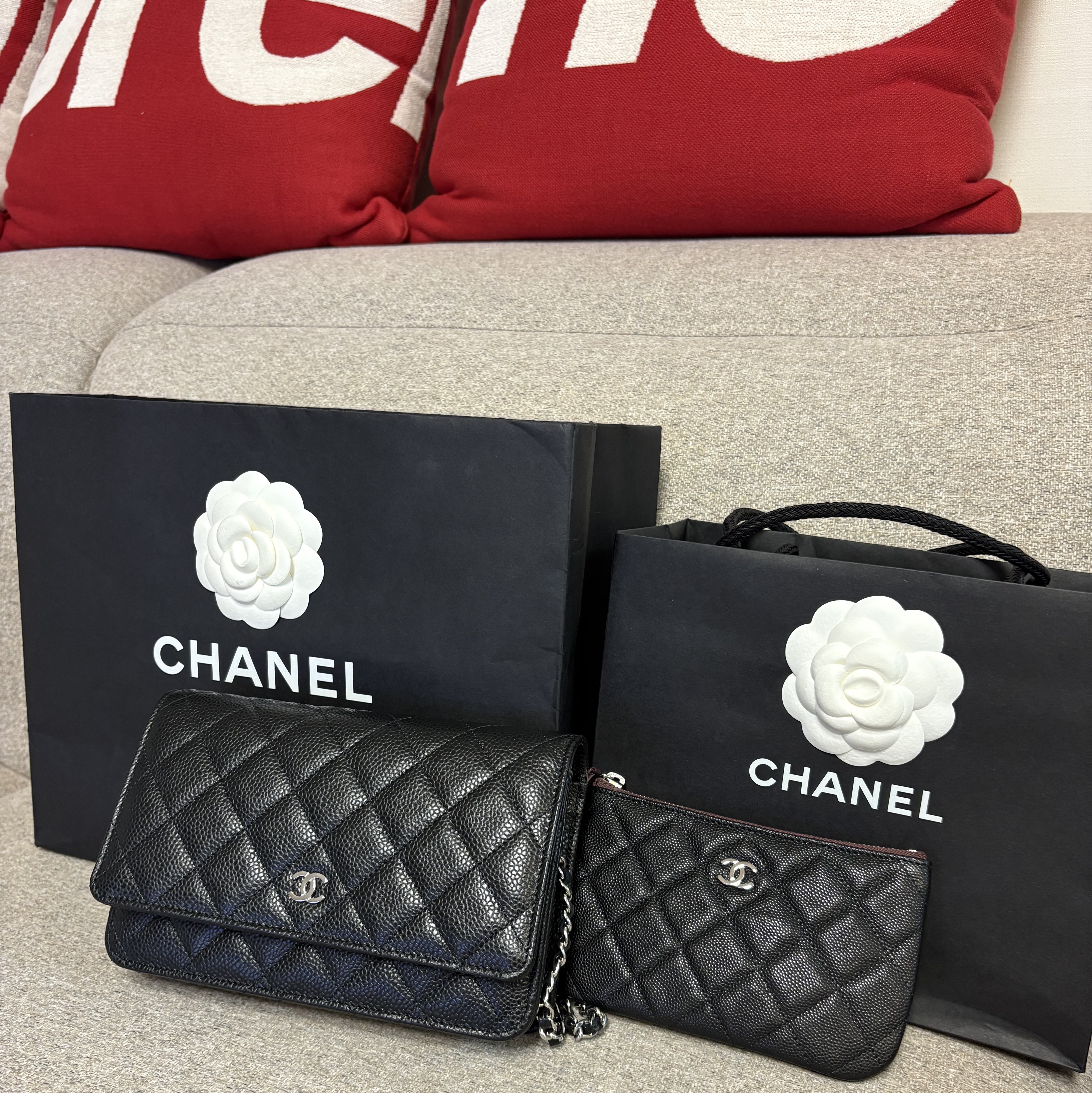 Supreme x Jules Pansu Pillows Red (Set of 3), Chanel Classic Wallet On Chain Grained Calfskin & Silver Black 착용 스타일