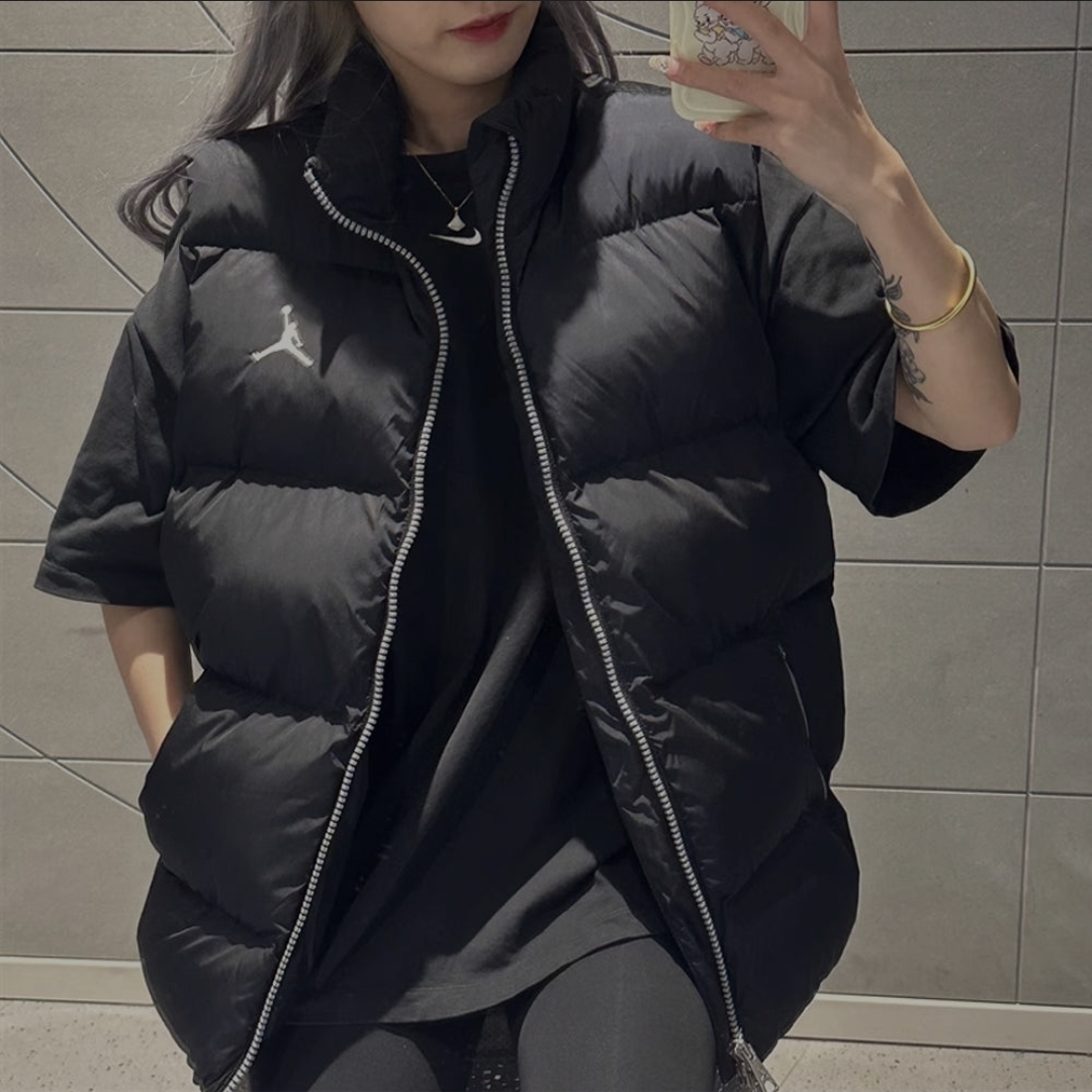 Jordan Essentials Vest Black Sail - Asia 착용 스타일