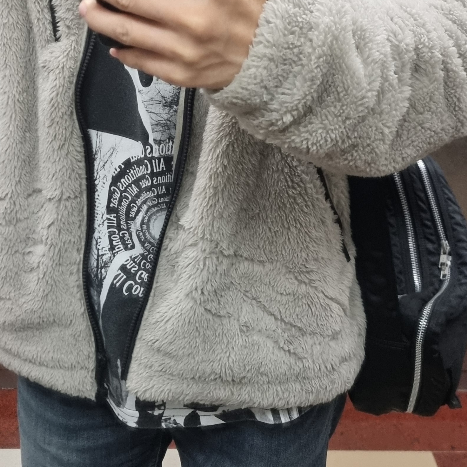 Uniqlo x Needles Fleece Jacket Beige - KR, Porter Tanker Shoulder Bag S Black 착용 스타일