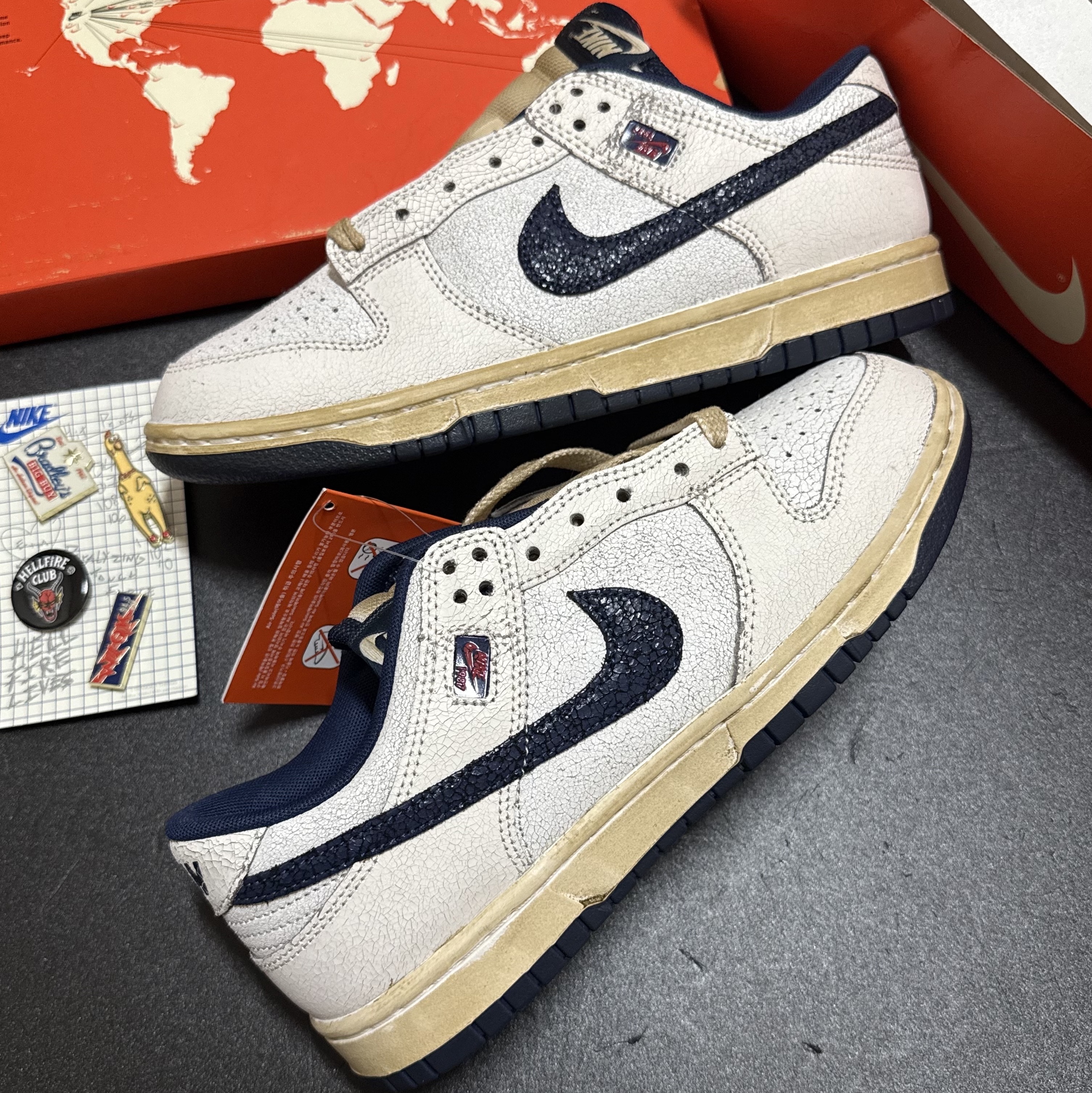 Nike x Stranger Things Dunk Low Phantom and Midnight Navy 착용 스타일 - 2