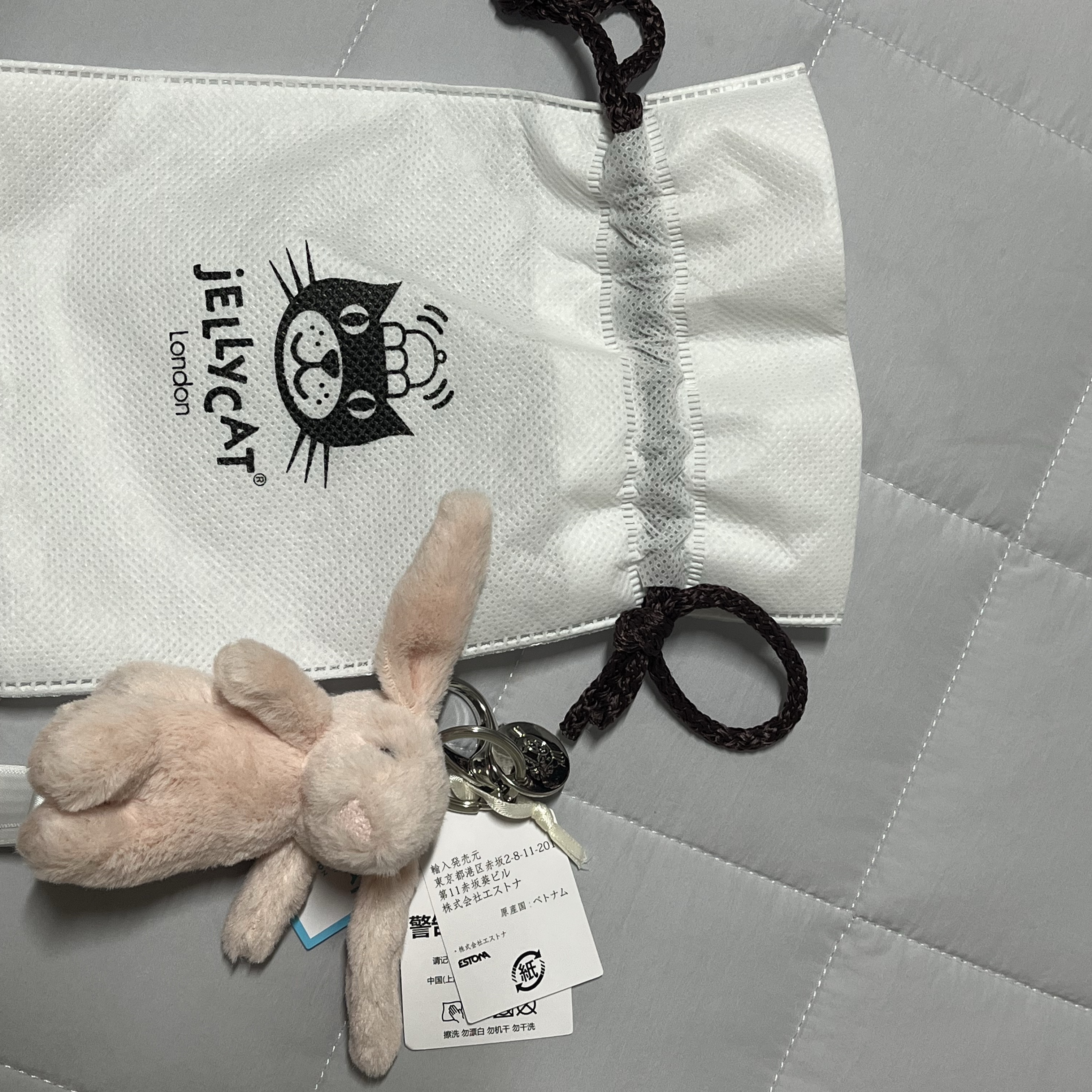 Jellycat Bashful Bunny Bag Charm Blush 착용 스타일