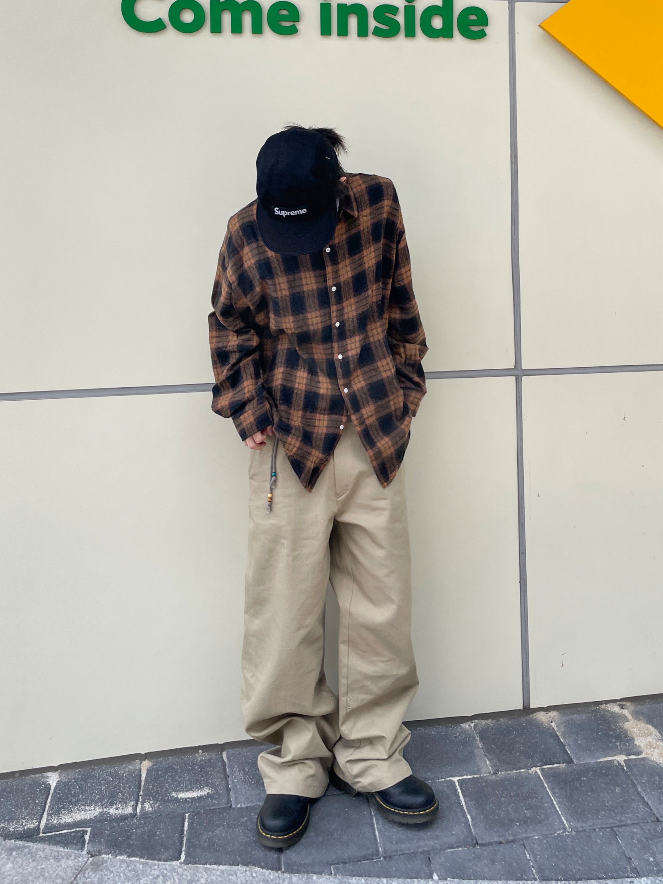 Supreme Washed Chino Twill Camp Cap Black 착용 스타일 - 1