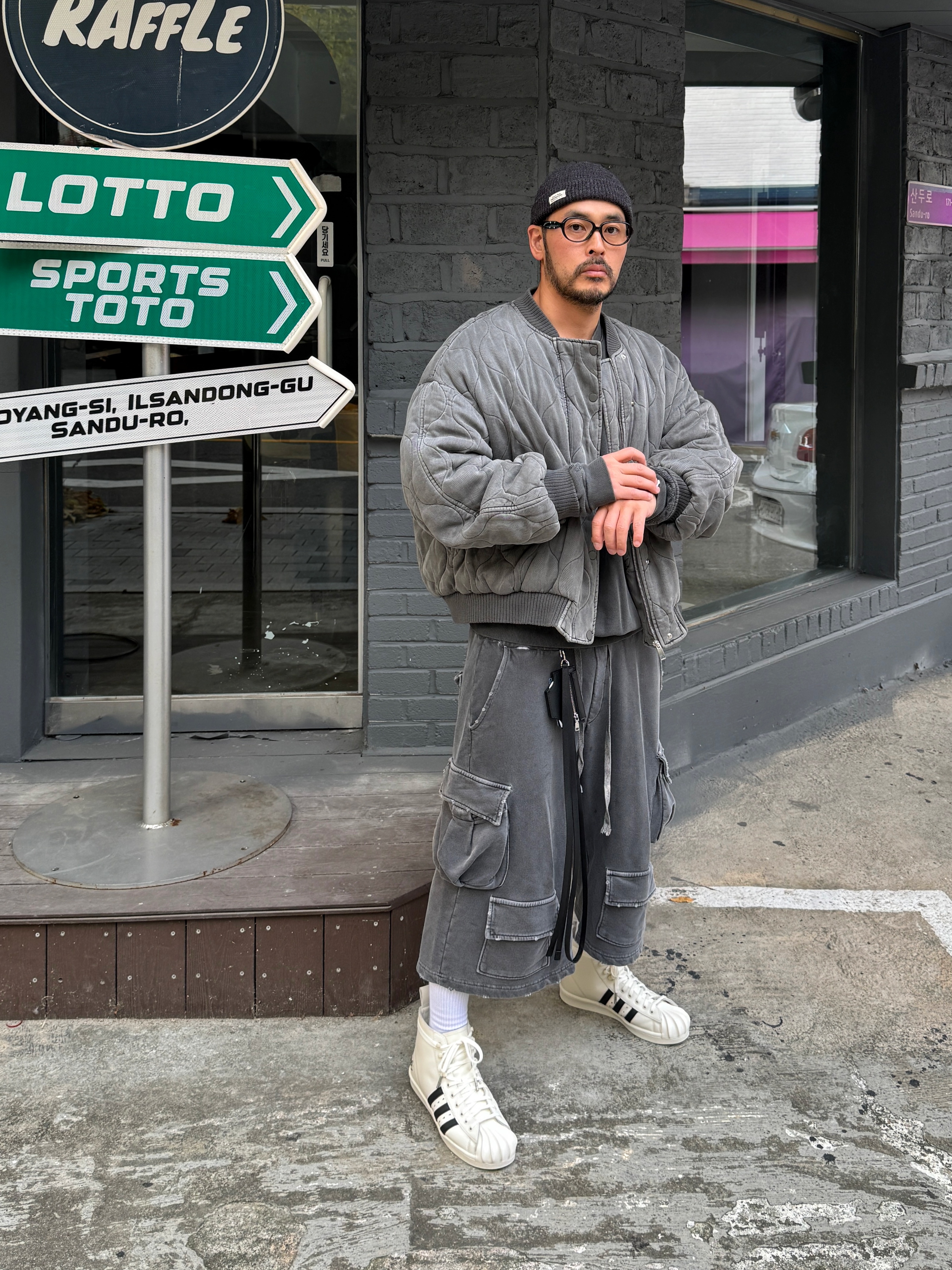 Adidas x Thug Club Superstar Boot Luxe Off White Core Black, TWOSPC. Pal-To-Si Charcoal 착용 스타일 - 3