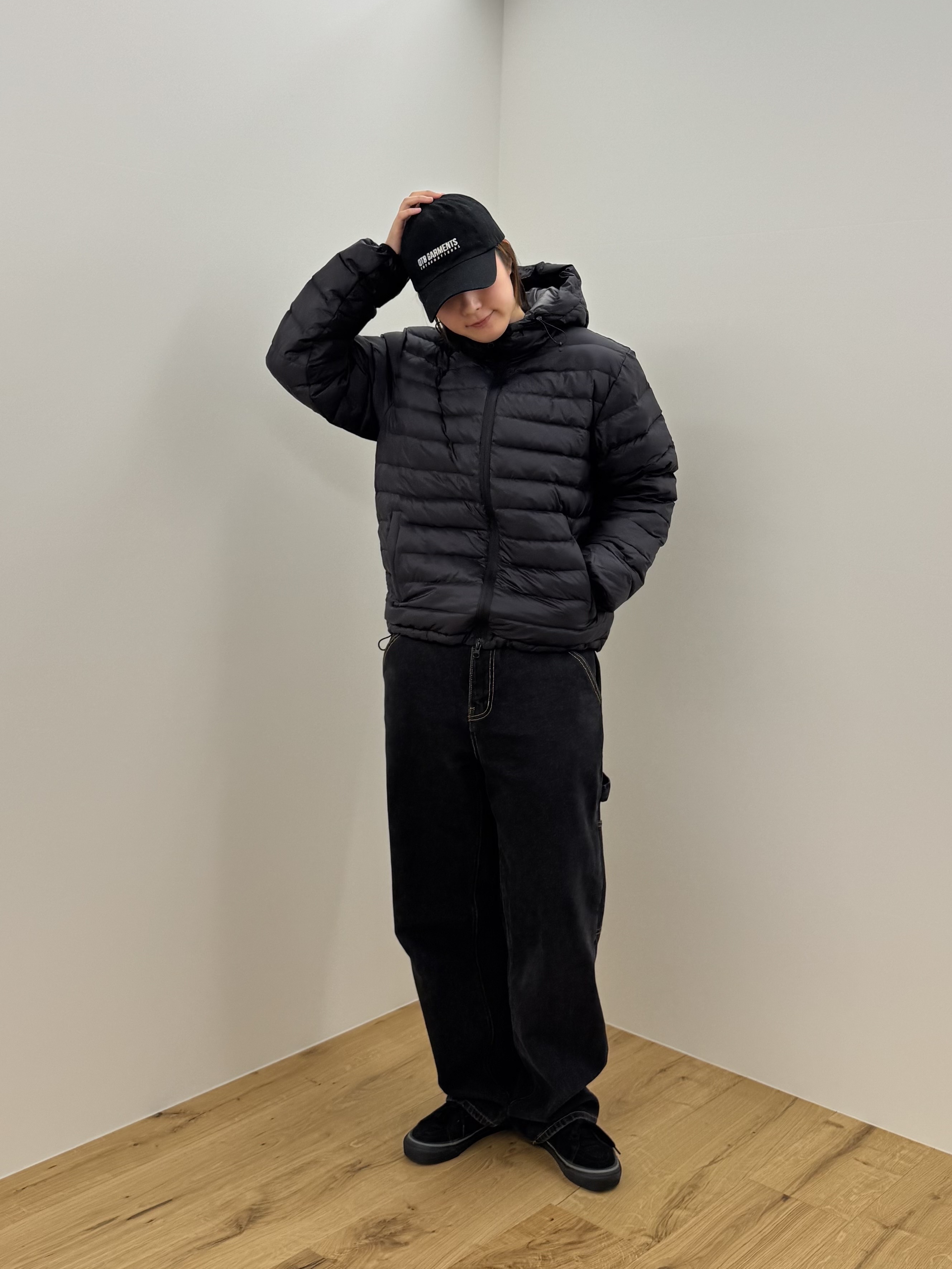 QT8 GARMENTS Duck Down Lightweight Jacket Black, Vans x Neighborhood Sk8-Mid 83 DX Black 착용 스타일 - 2
