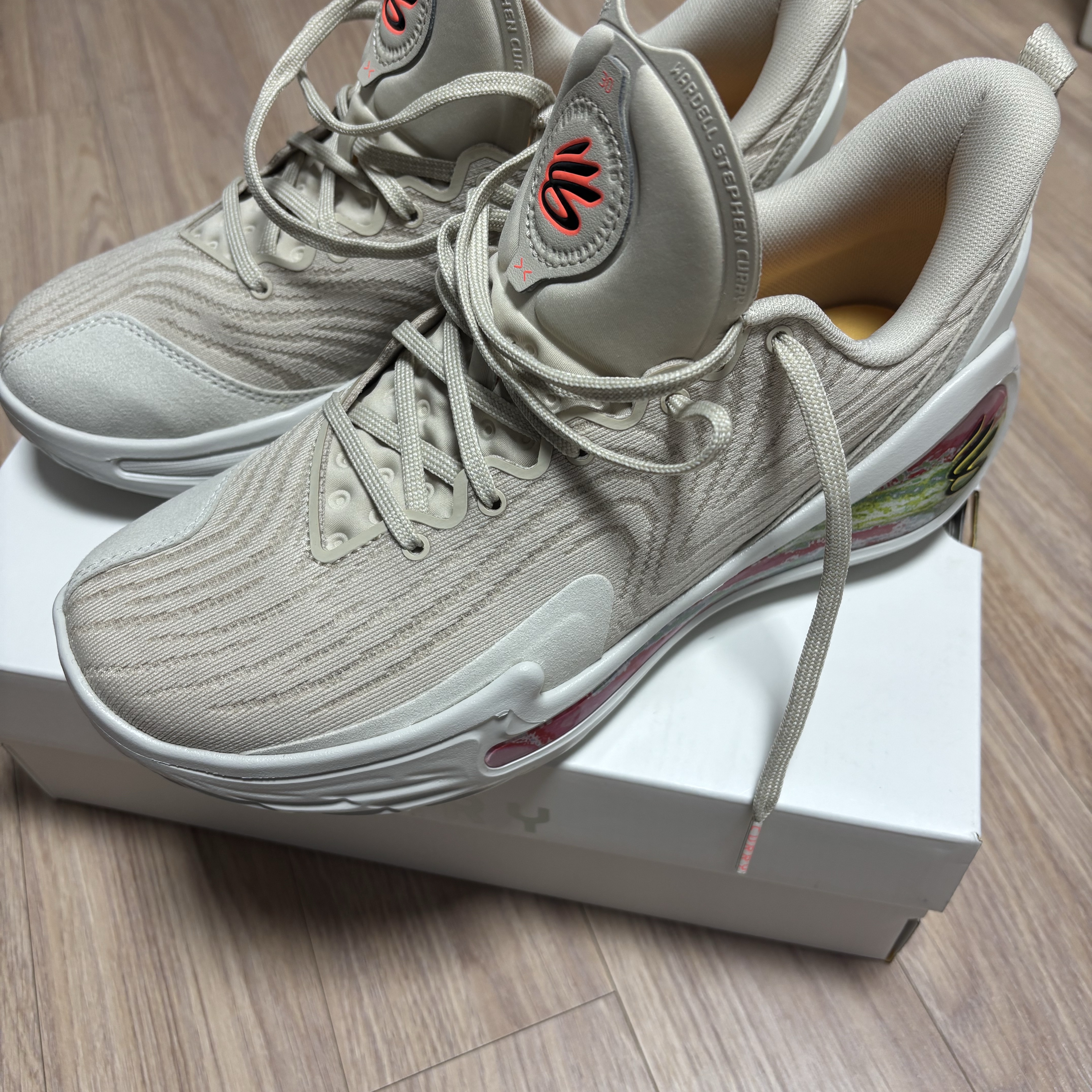 Under Armour Curry Flow 12 Beige White 착용 스타일