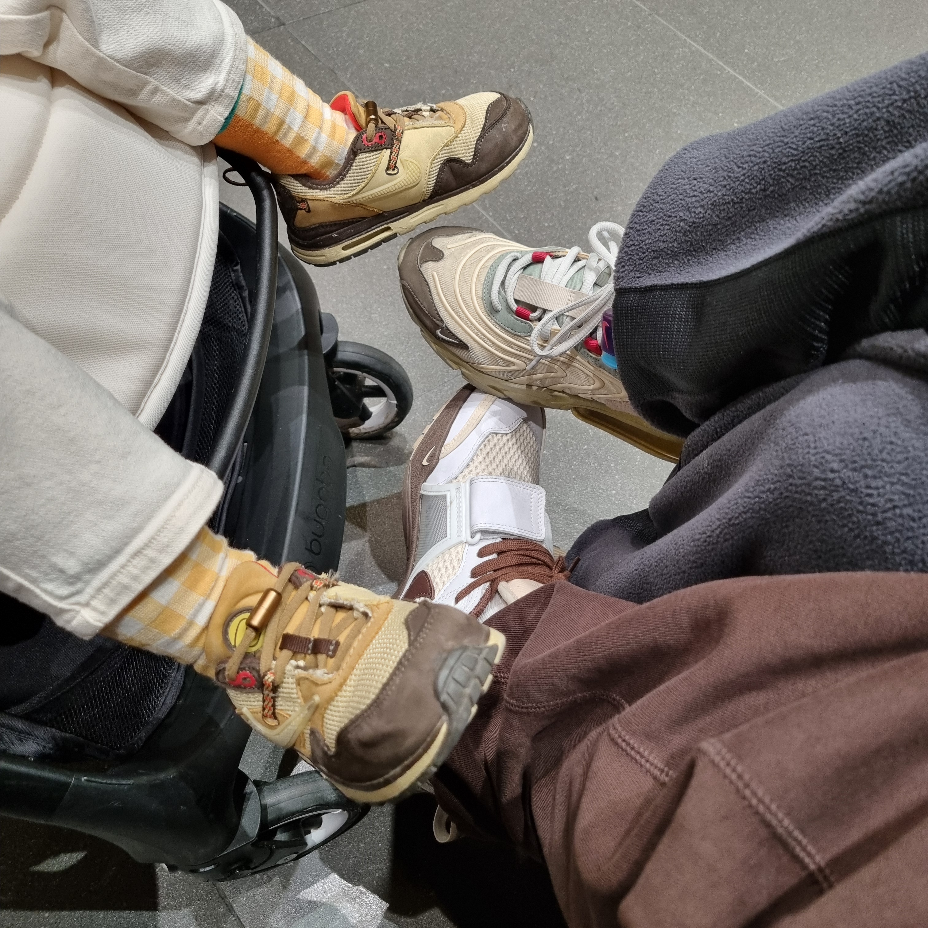 Nike x Travis Scott Zoom Field Jaxx White and Light Chocolate, Nike x Travis Scott Air Max 270 React Cactus Trails 착용 스타일