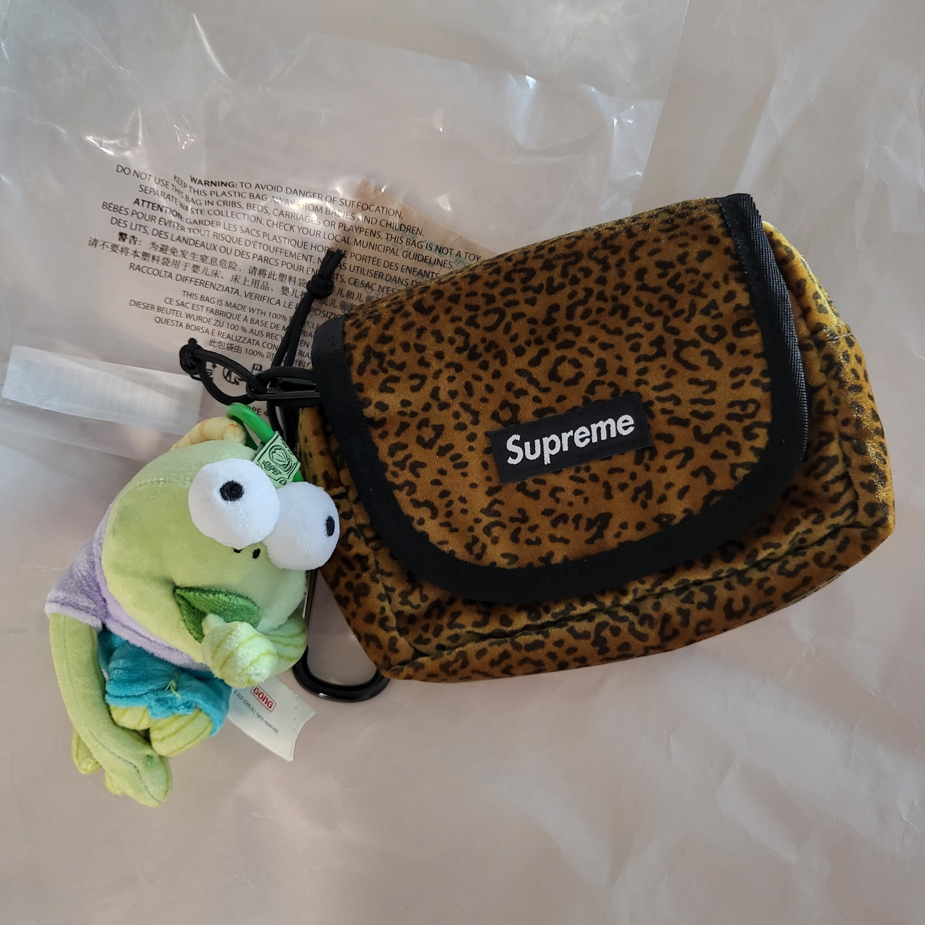 STYLE | KREAM Supreme Velvet Mini Pouch 