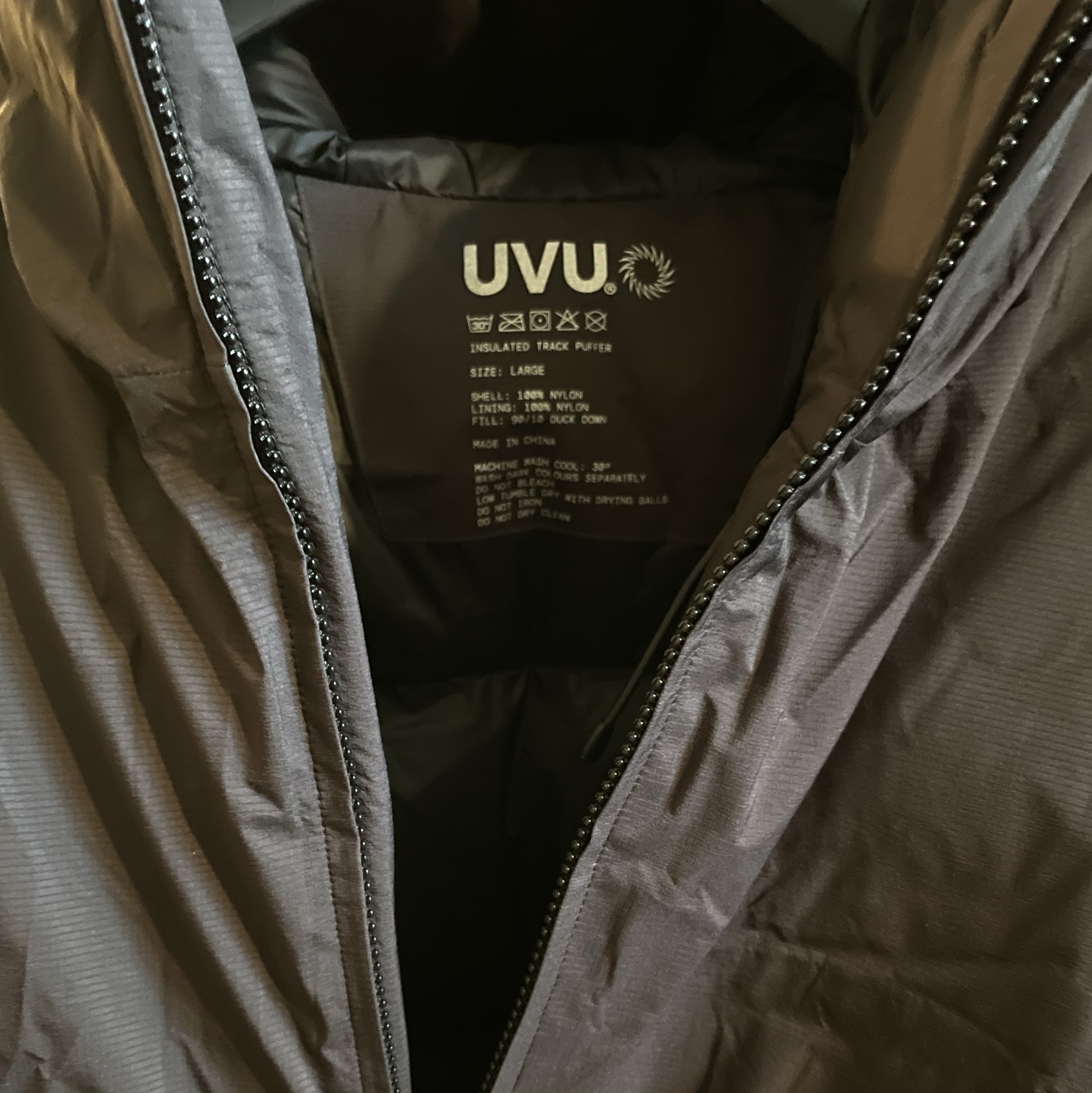 UVU Hooded Track Puffer Black 착용 스타일