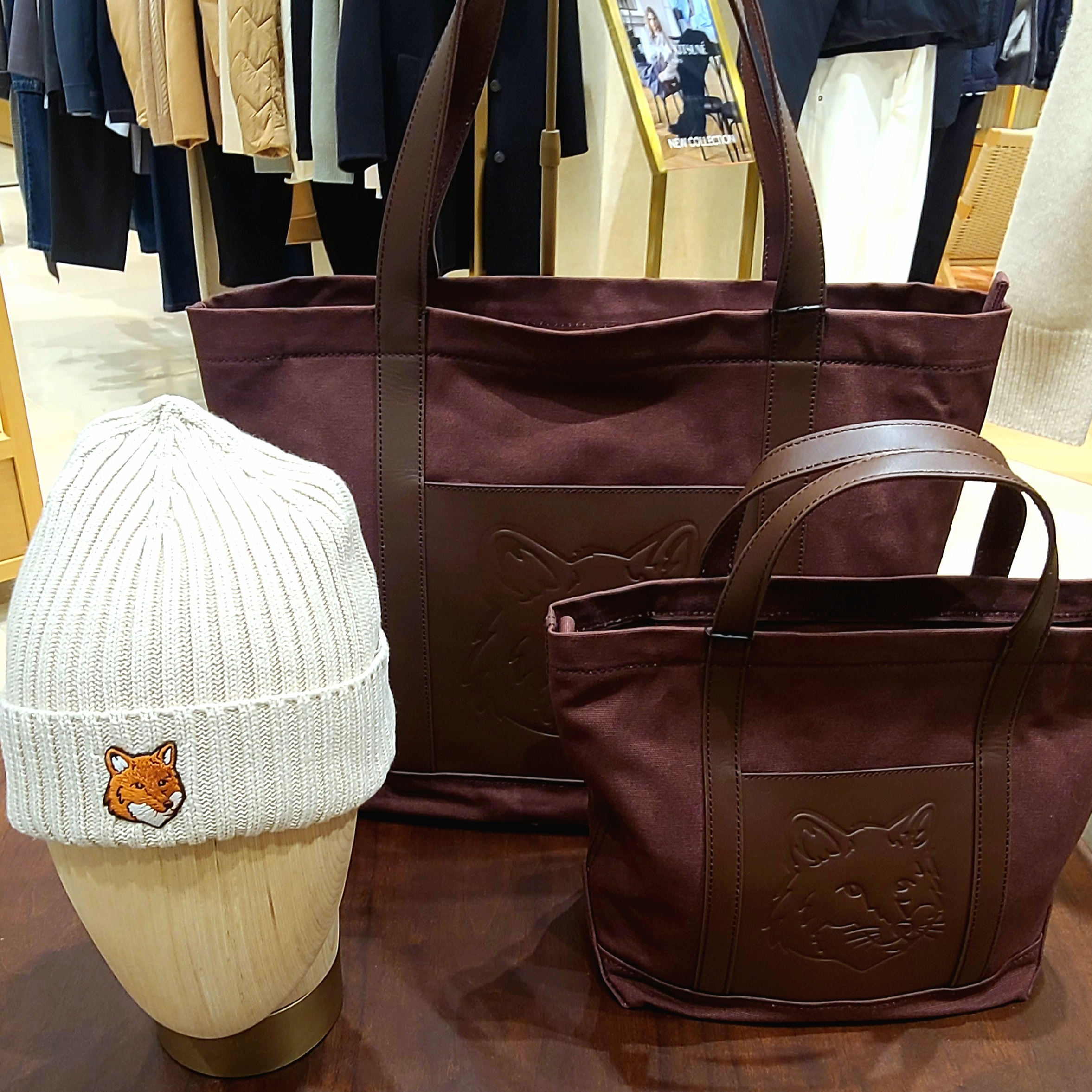 Maison Kitsune Fox Head Large Beanie Classic Navy, Maison Kitsune Fox Head Large Beanie Canvas Brown 착용 스타일 - 3