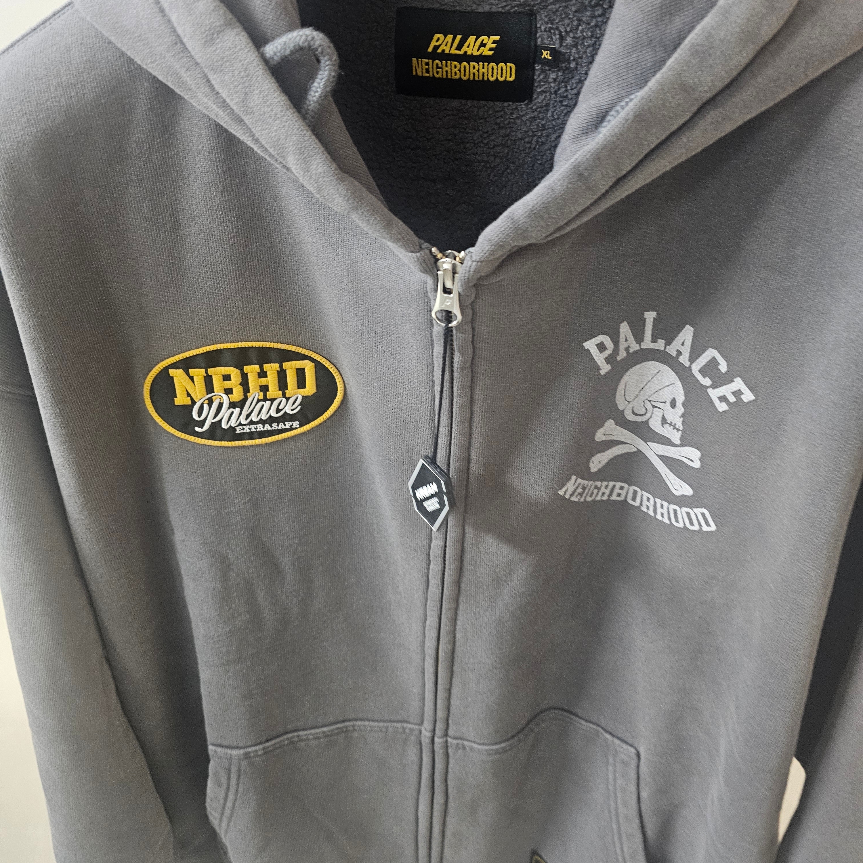 Palace x Neighborhood Skull Zip Hood Charcoal Tif - 25FW 착용 스타일 - 1