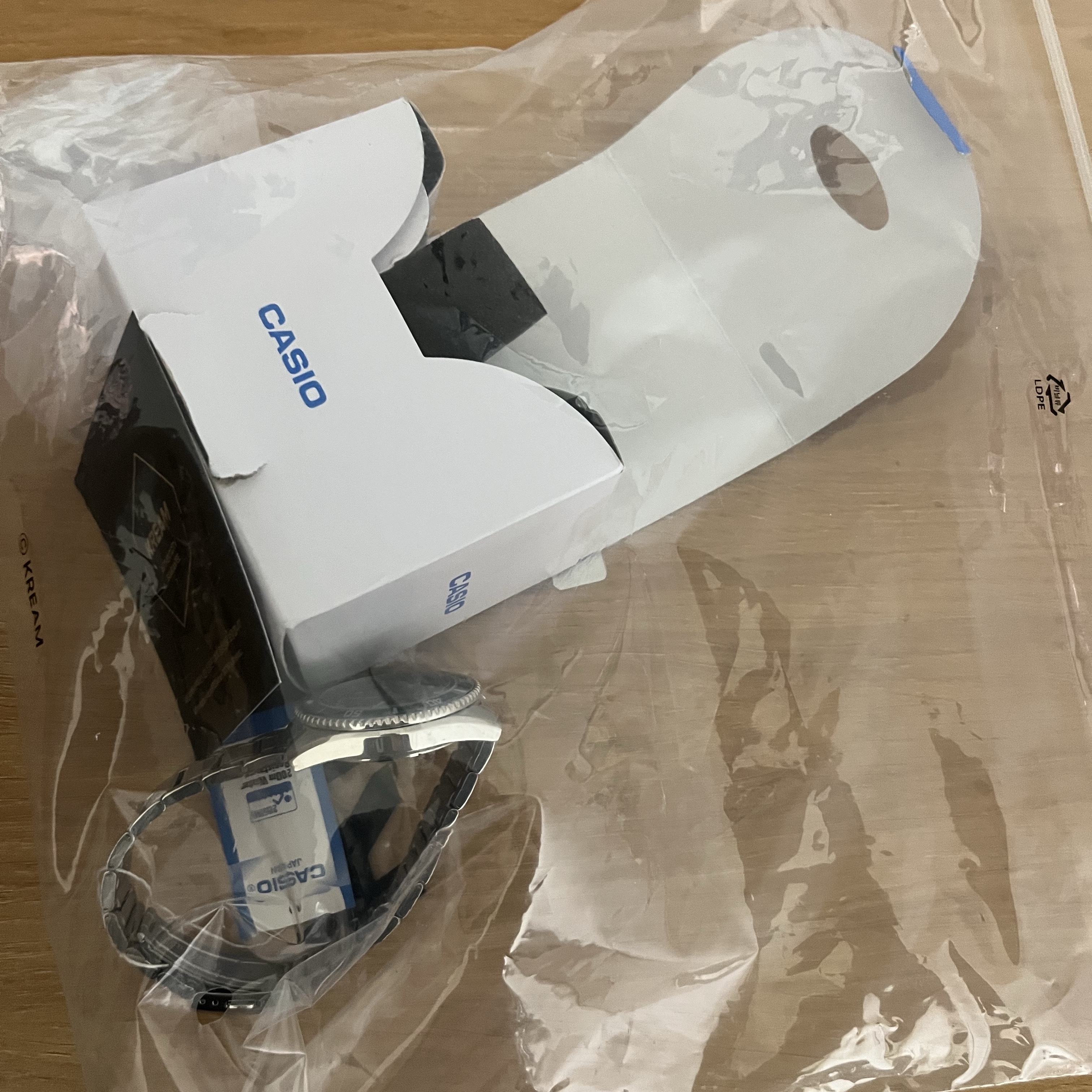 Casio MDV-107D-3AV 착용 스타일