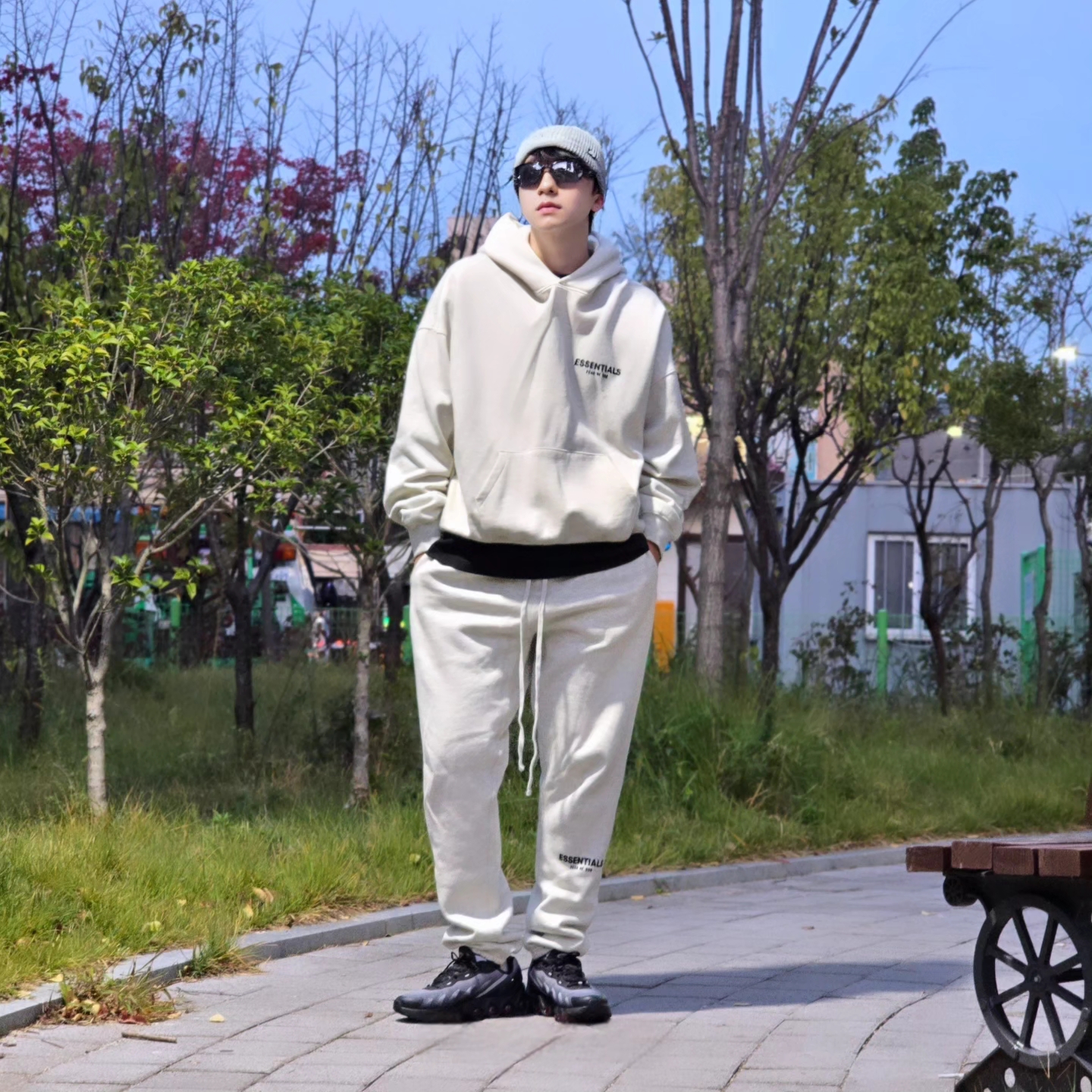 Nike SB Fisherman Beanie Dark Grey Heather, Essentials The Core Collection Hoodie Light Oatmeal 착용 스타일 - 8