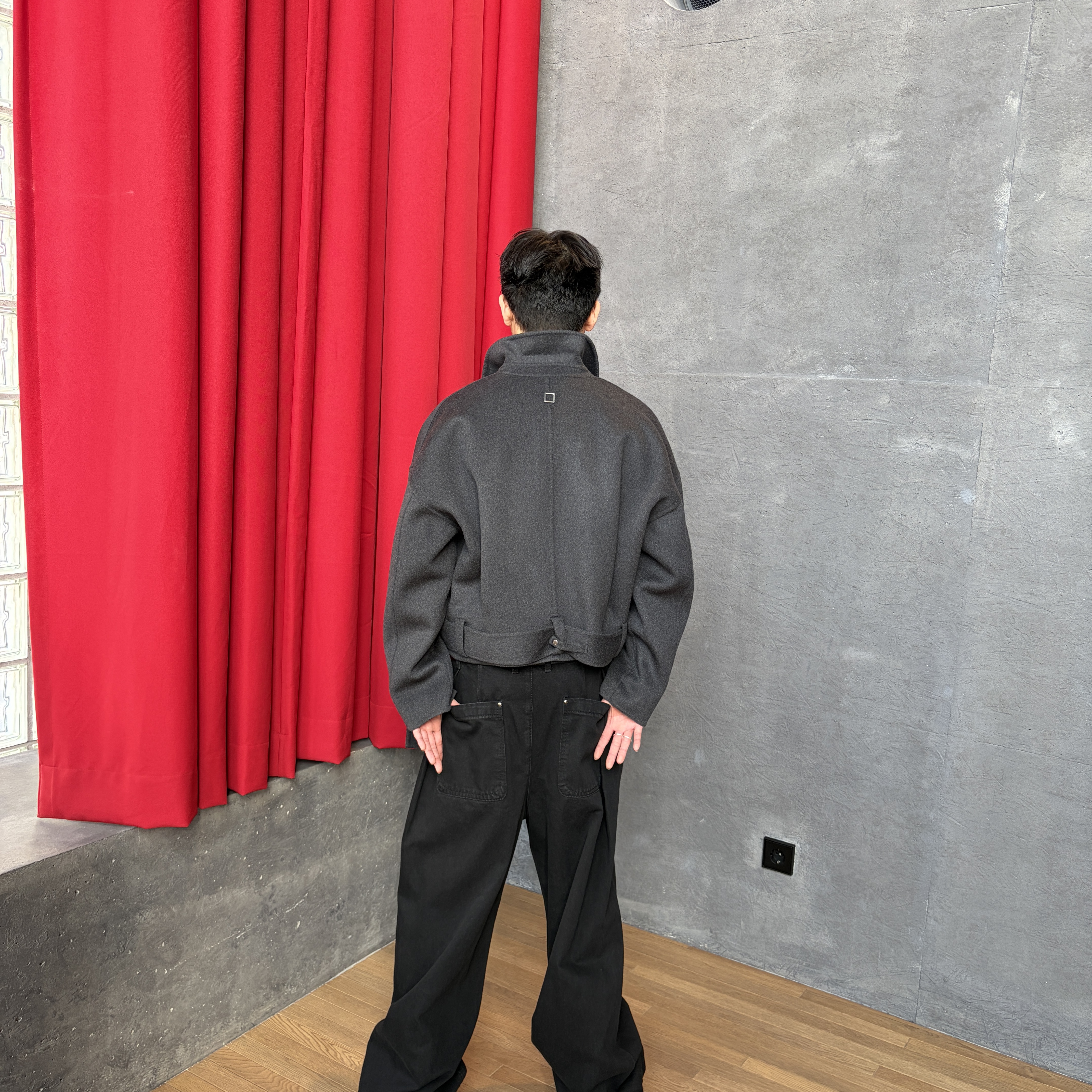 (W) Wooyoungmi Wool Blend Belted Jacket Grey - 25FW, (W) Wooyoungmi Henley Neck Cardigan Black - 25FW 착용 스타일 - 4