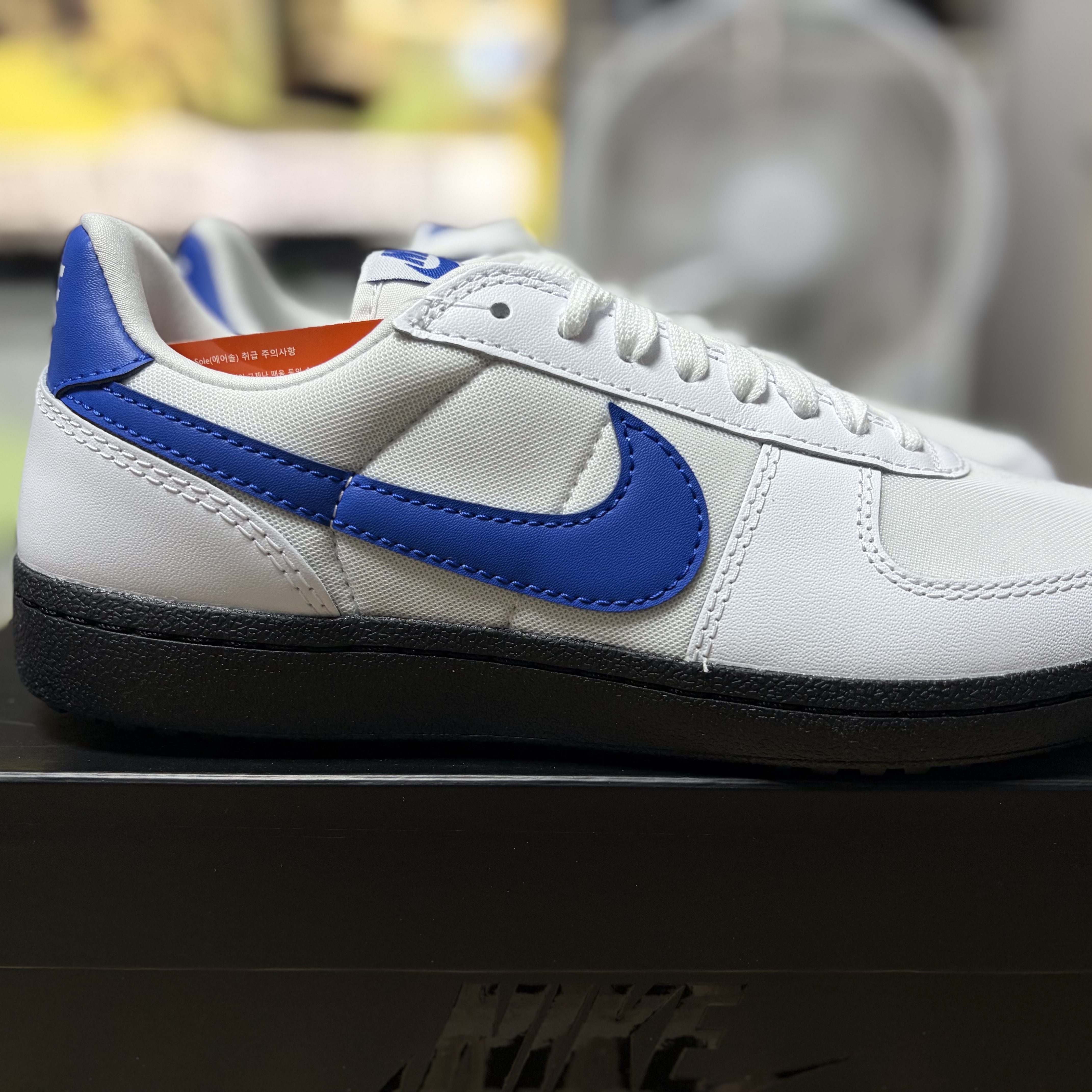 Nike Field General 82 SP White Varsity Royal 착용 스타일 - 3