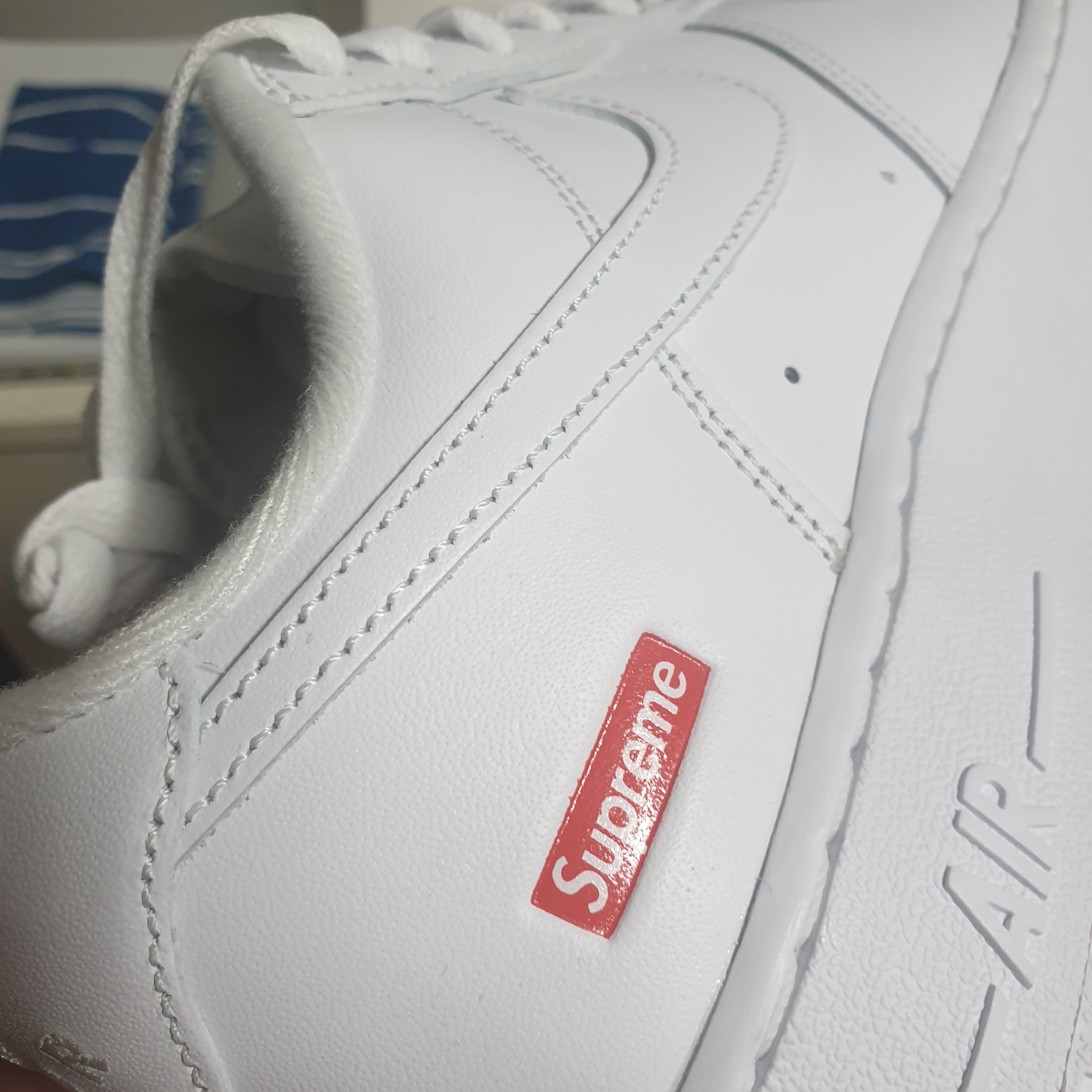 Nike x Supreme Air Force 1 Low White 착용 스타일