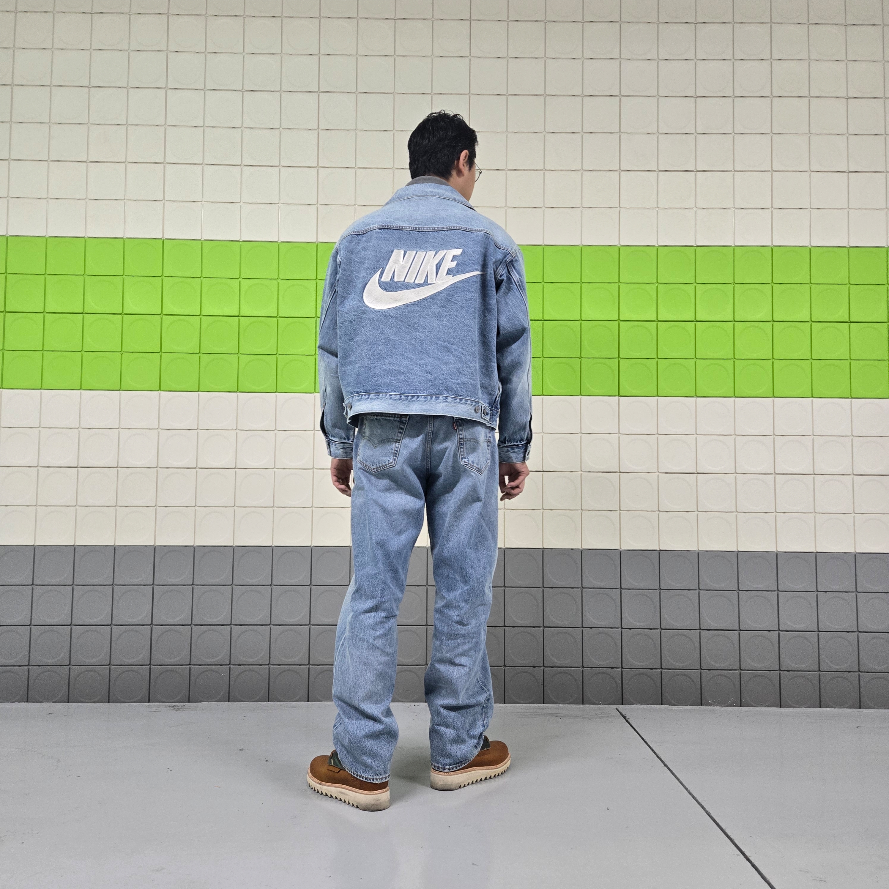 Levi's x Nike Trucker Jacket Light Blue, Levi's x Nike Baggy Jeans Light Blue 착용 스타일 - 1