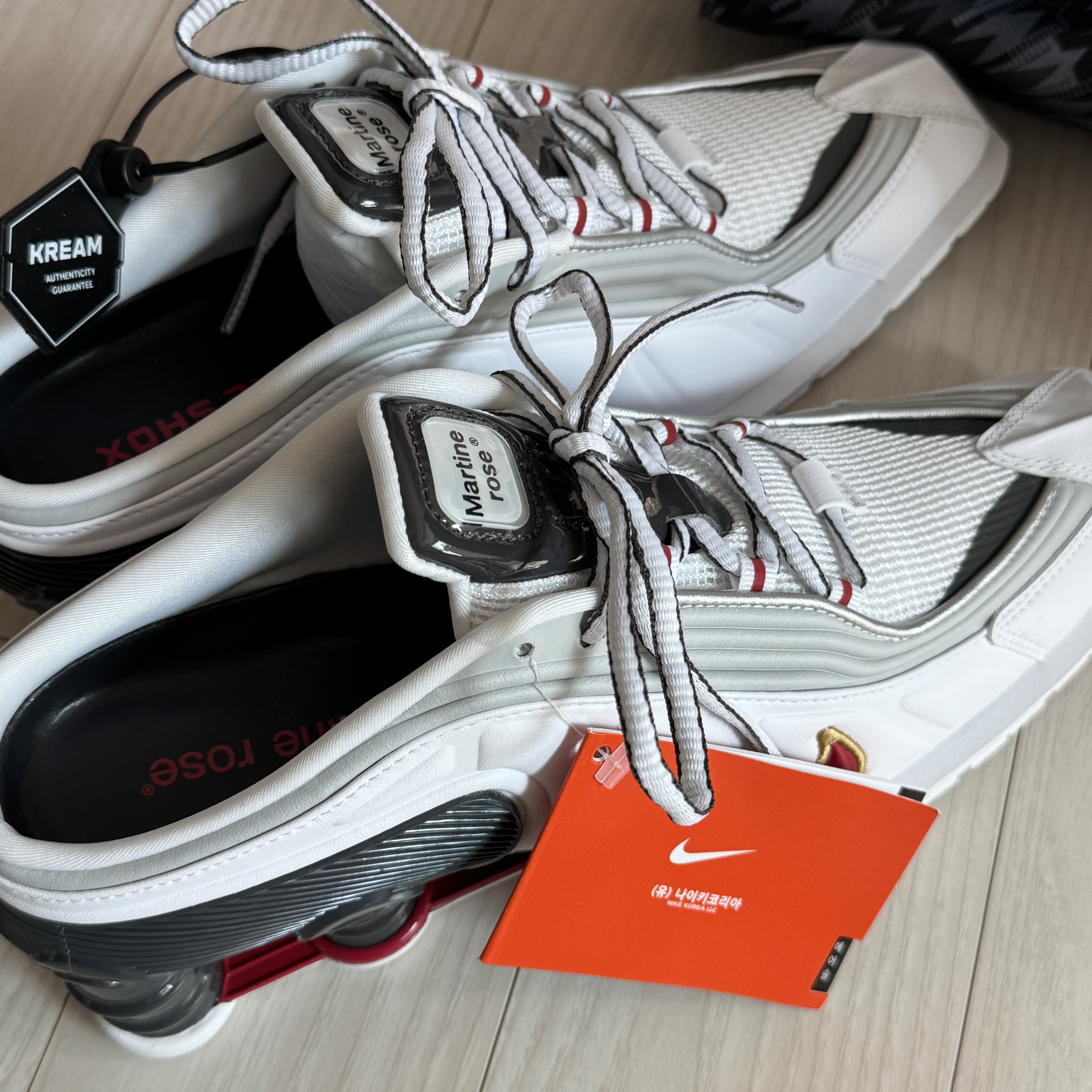 Nike x Martine Rose Shox MR4 White and Varsity Red 착용 스타일