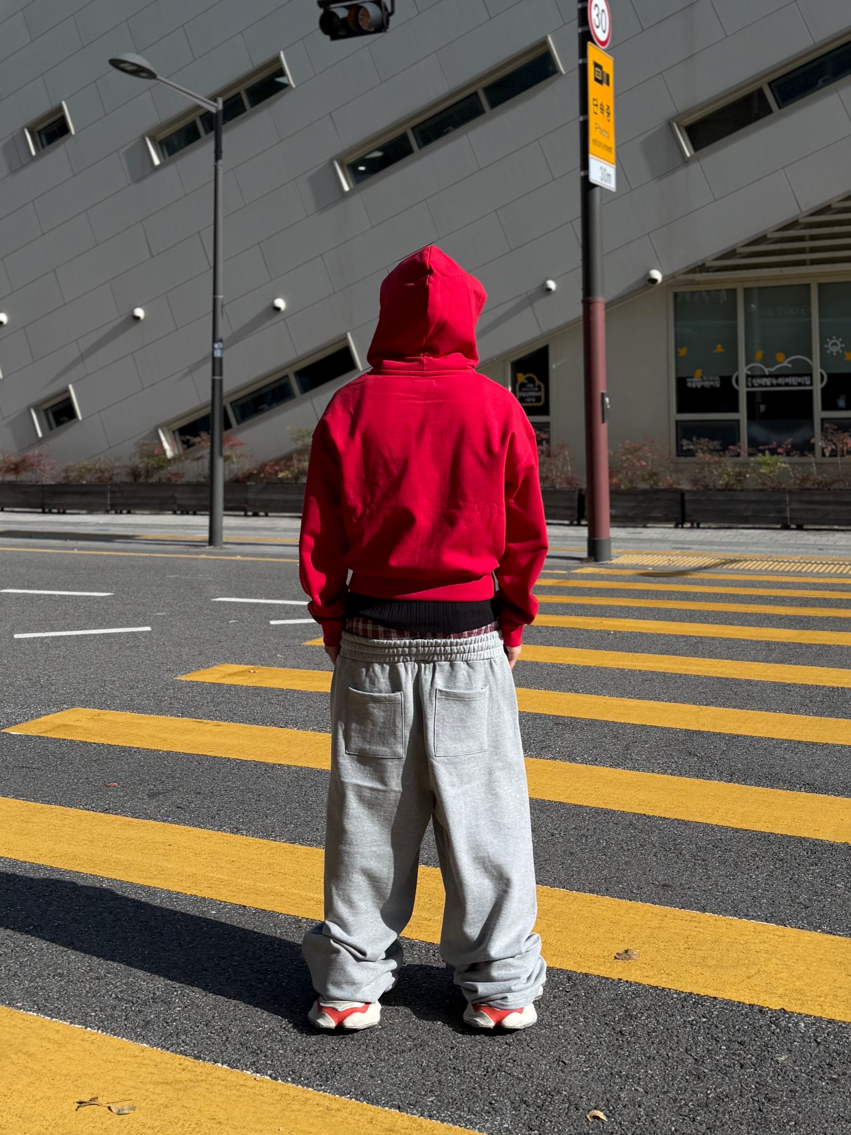 Balenciaga Cargo Sneakers Beige Grey Red, Supreme New Era Tribal S Logo Beanie Black - 25FW 착용 스타일 - 7