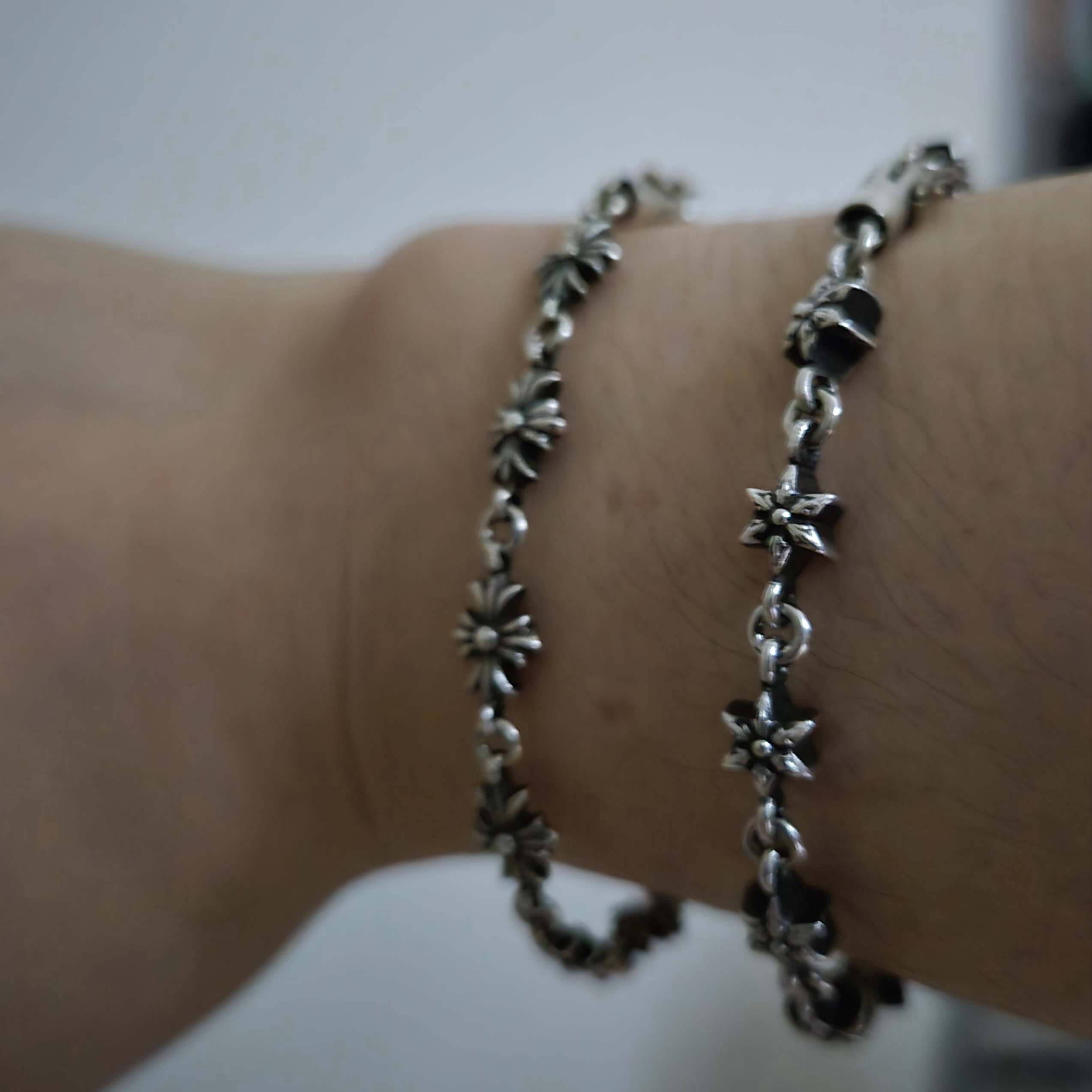 Hansroom Chrome Hearts Tiny  E-CH Plus Bracelet 착용 스타일