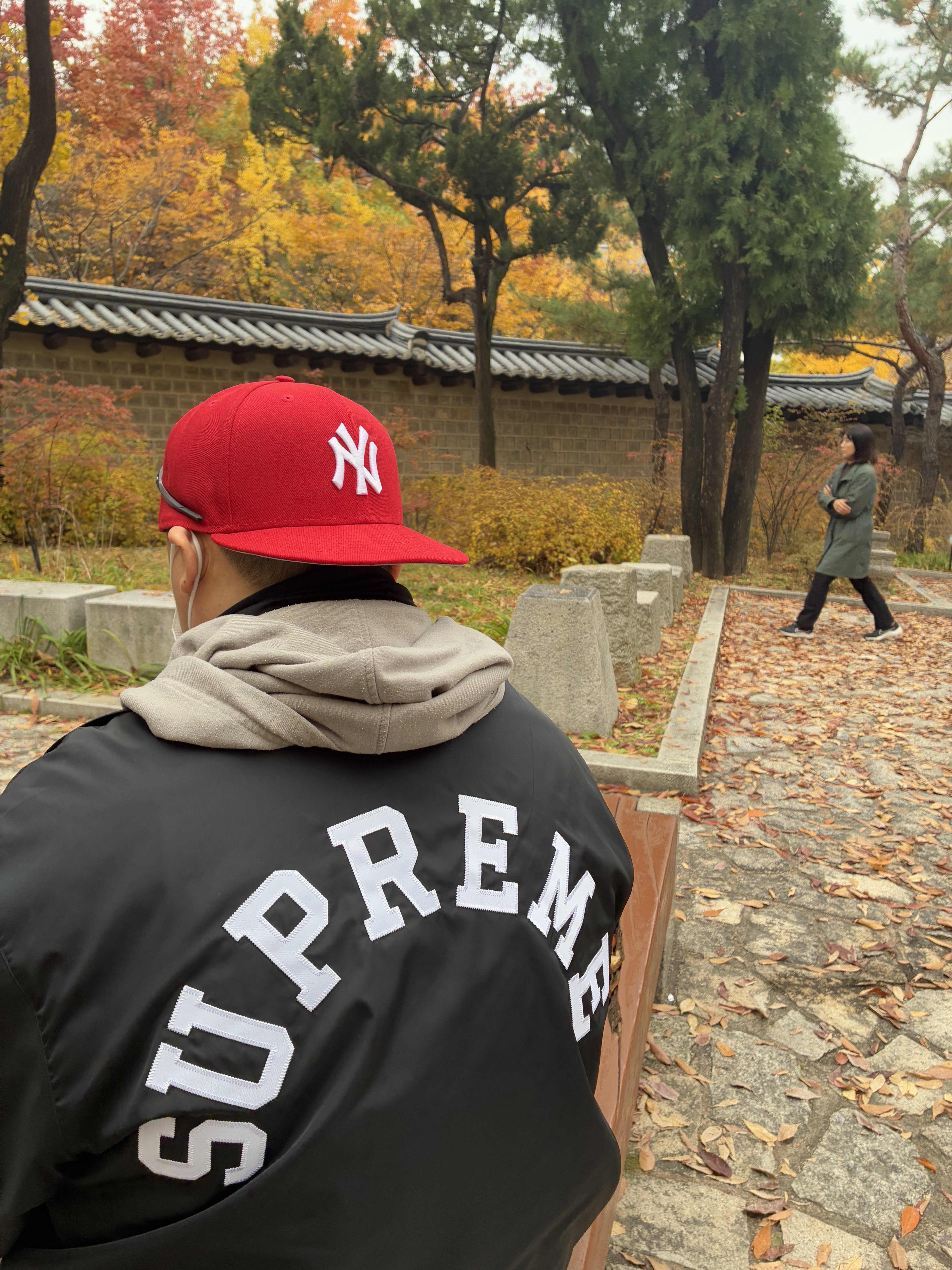 Supreme x Champion Coaches Jacket Black - 24SS 착용 스타일
