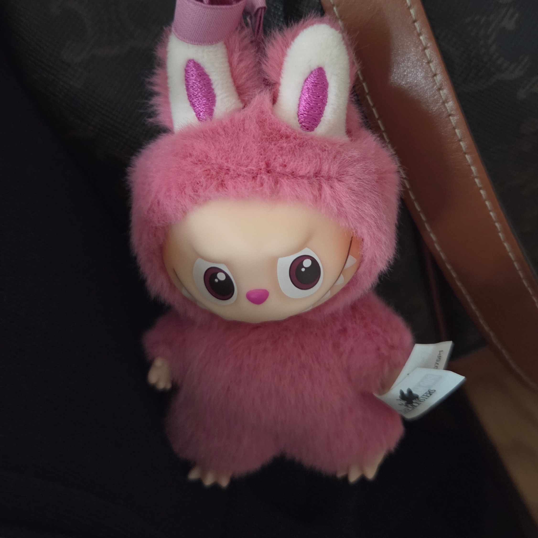Pop Mart Labubu The Monsters Pin For Love Series Vinyl Plush Pendant (N-Z) Q (Opened Case) 착용 스타일 - 2