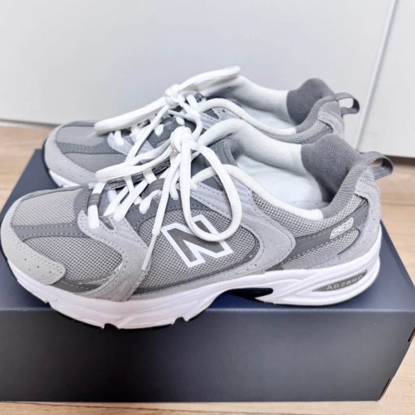 New Balance 530 Grey 착용 스타일
