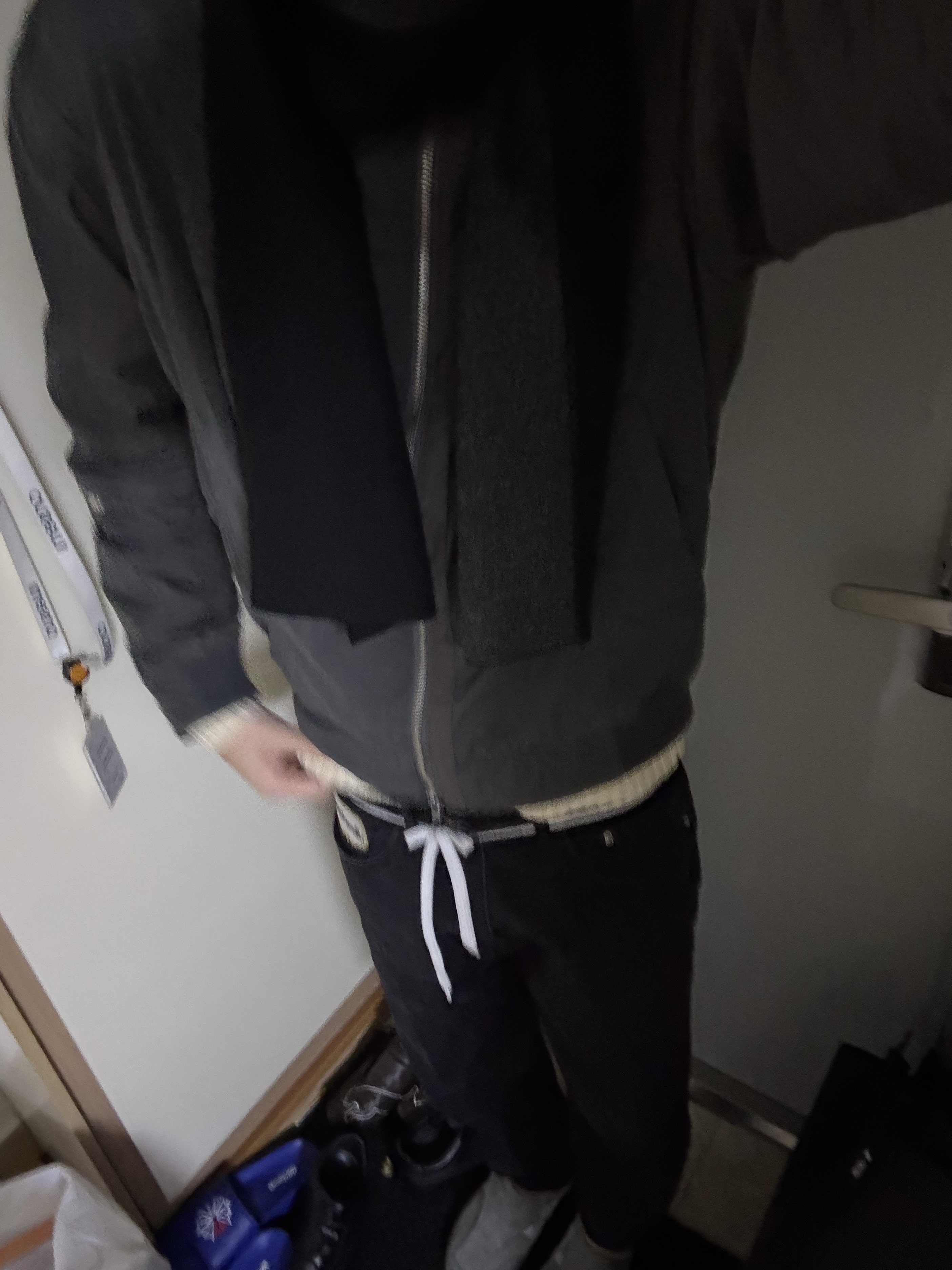 Asics Life Walker 010 Grey - 2E Wide, Ignota Core:10 Explorer Jacket Charcoal 착용 스타일 - 3