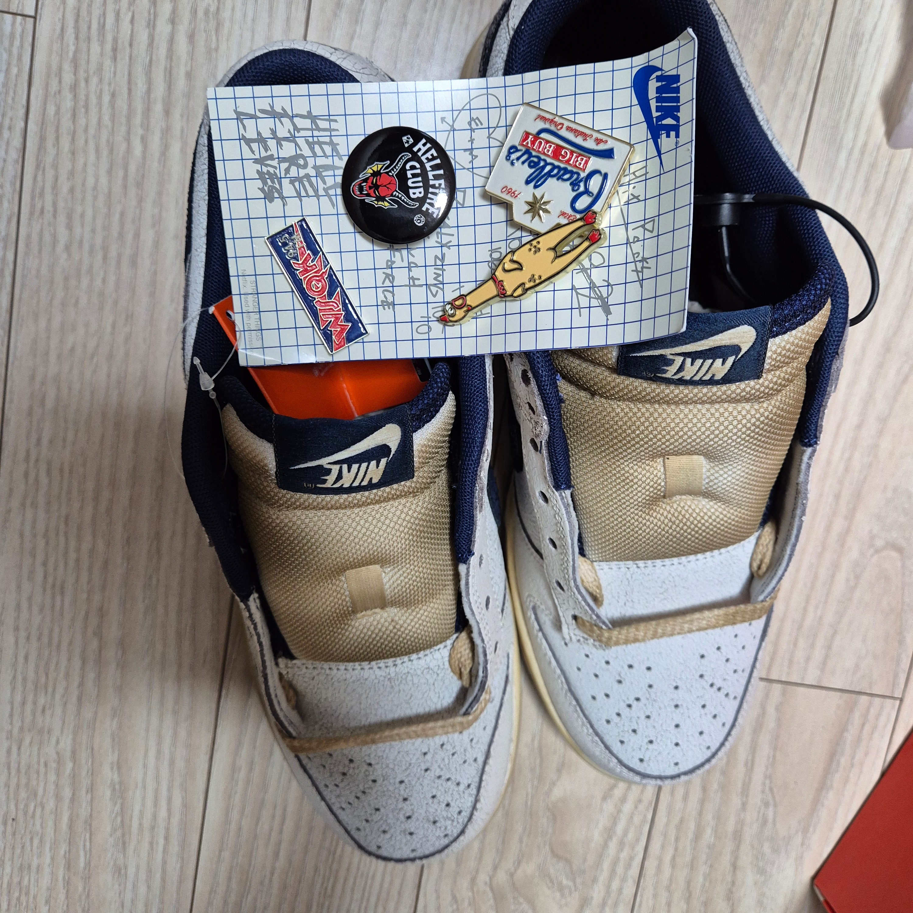 Nike x Stranger Things Dunk Low Phantom and Midnight Navy 착용 스타일 - 2