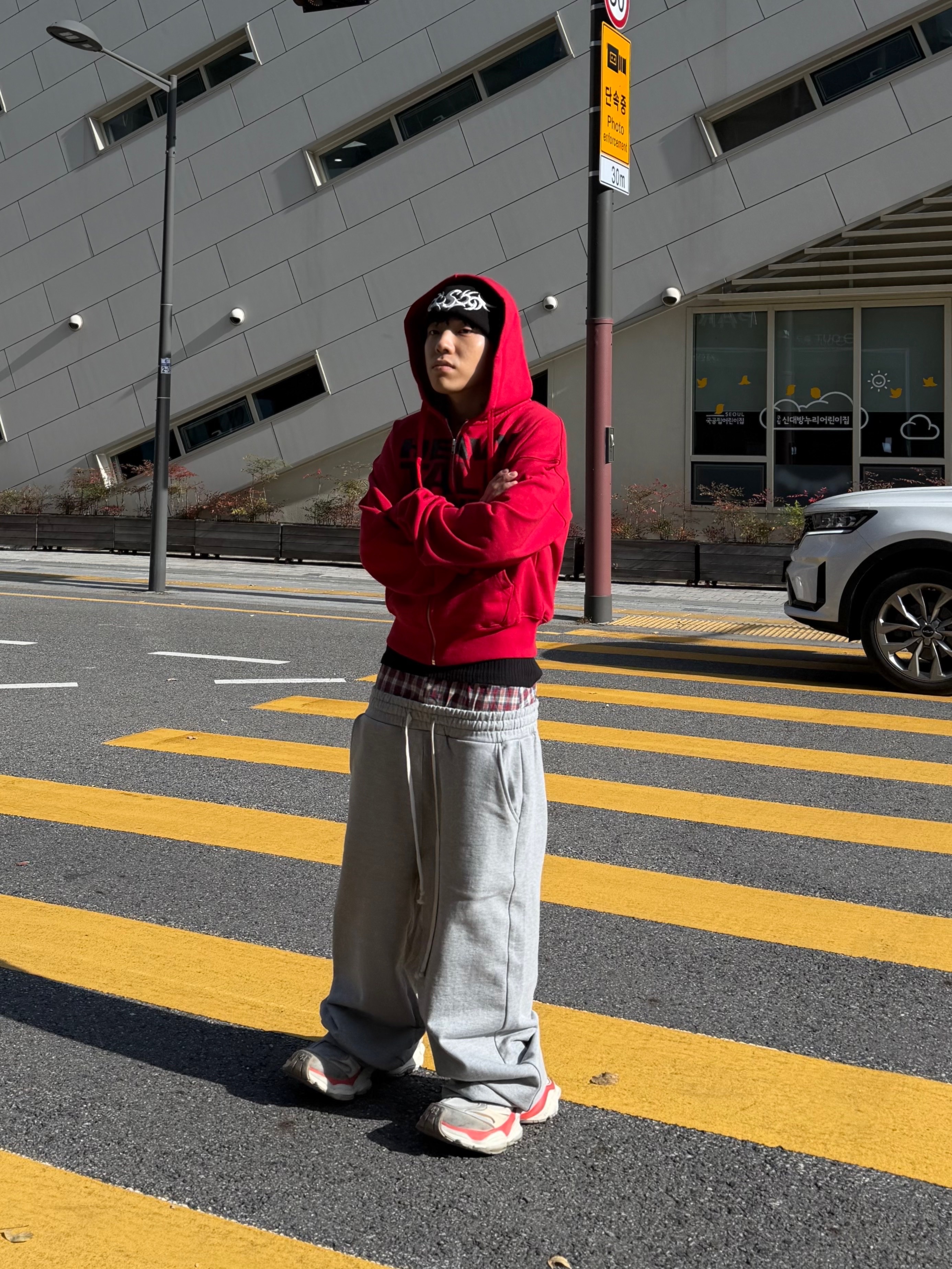 Balenciaga Cargo Sneakers Beige Grey Red, Supreme New Era Tribal S Logo Beanie Black - 25FW 착용 스타일 - 4