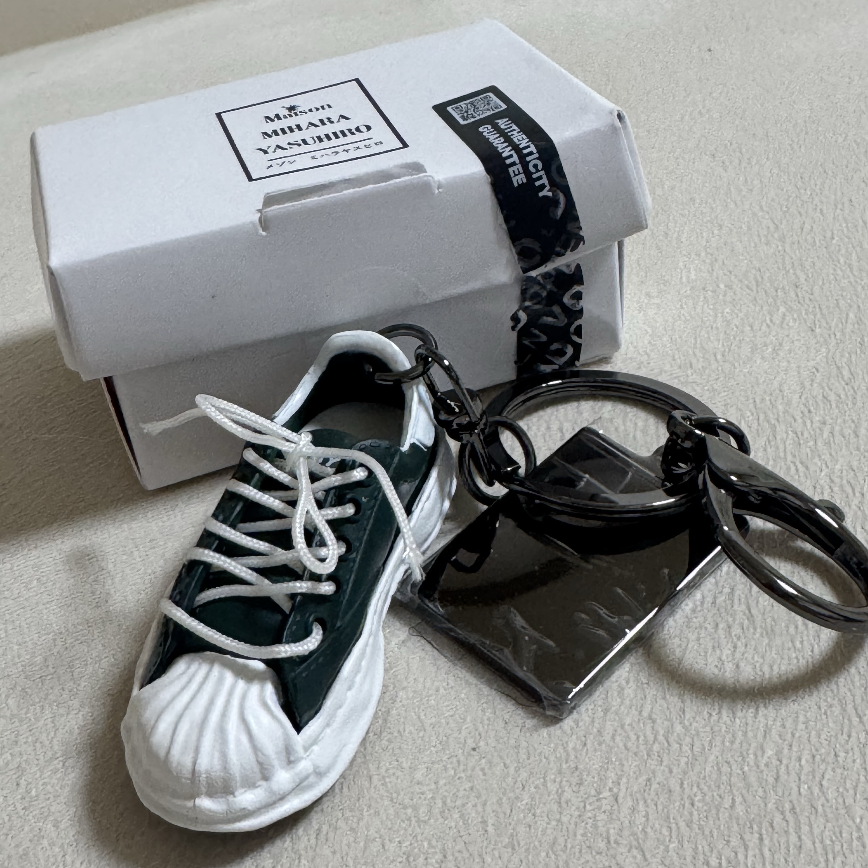 Odyssey x Maison Mihara Yasuhiro Blakey Keyring Green 착용 스타일