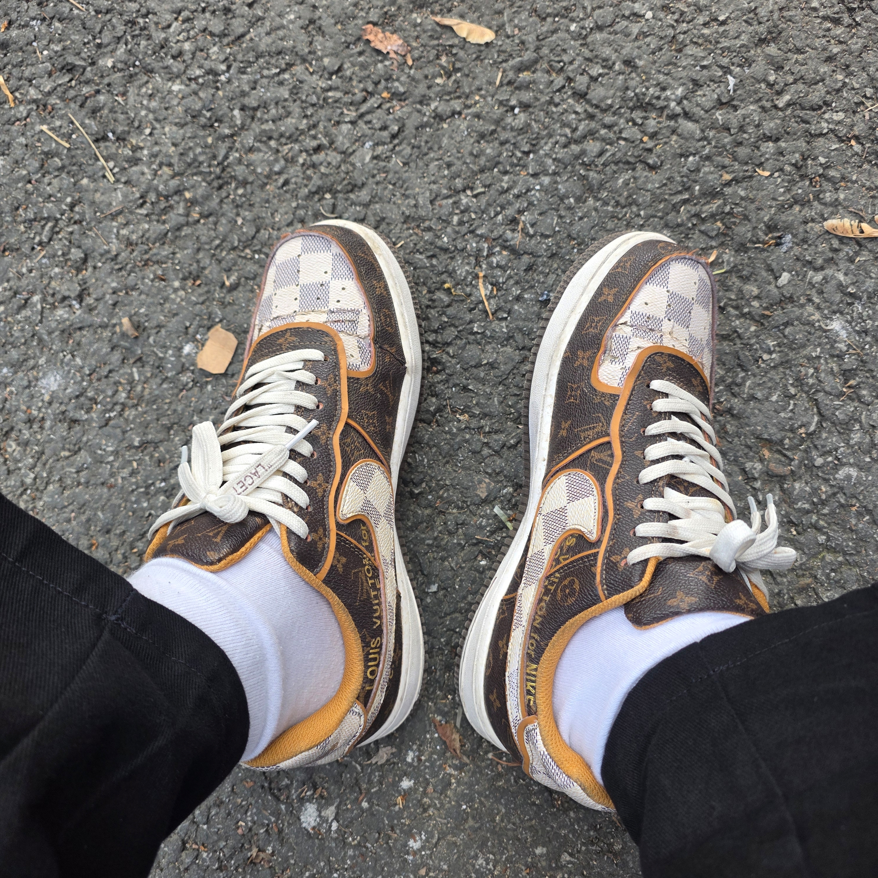 Louis Vuitton x Nike Air Force 1 Low by Virgil Abloh Monogram Brown Damier Azur & Pilot Case Taurillon Monogram Leather 착용 스타일