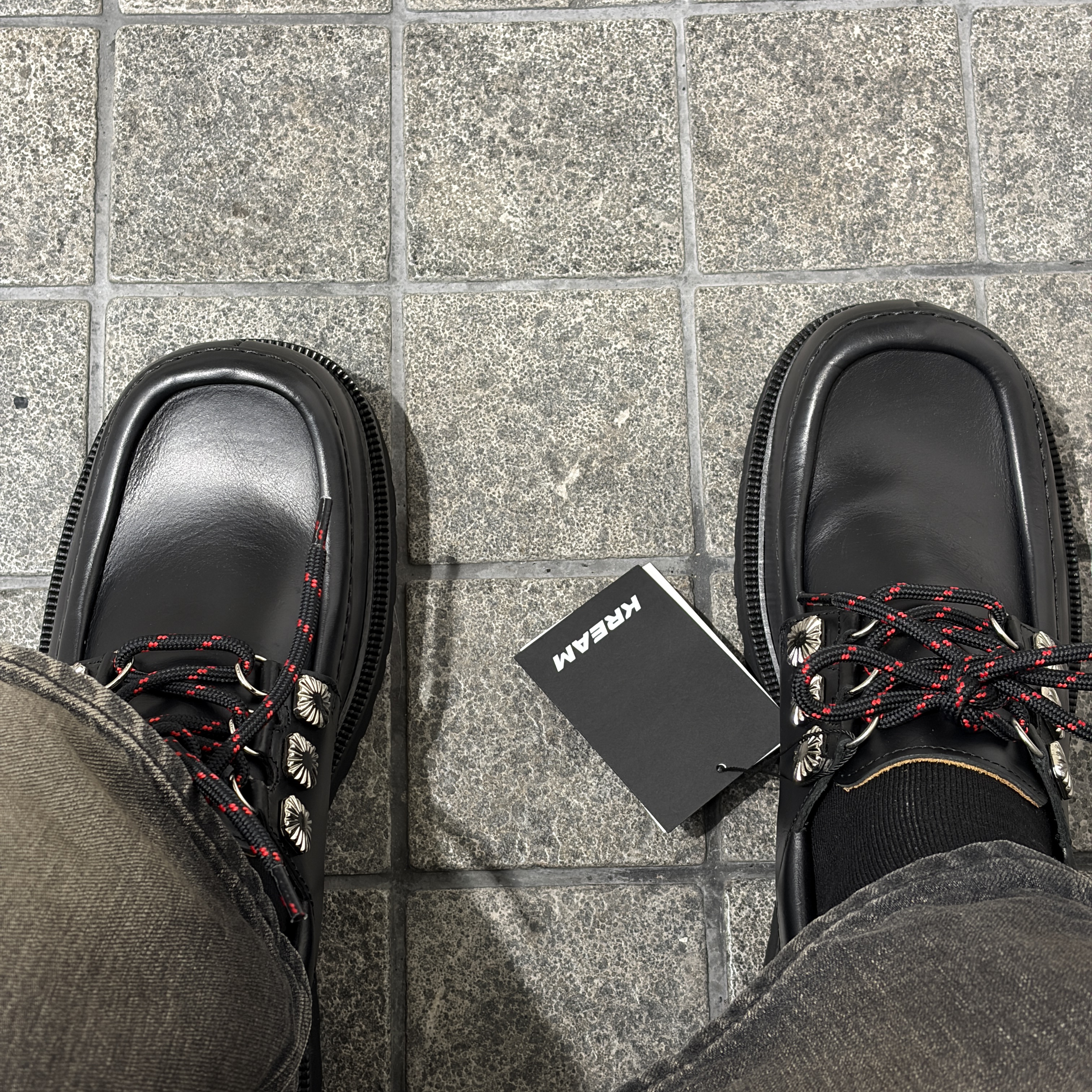 Toga Virilis AJ1391 Hard Leather Black - 25FW 착용 스타일 - 3