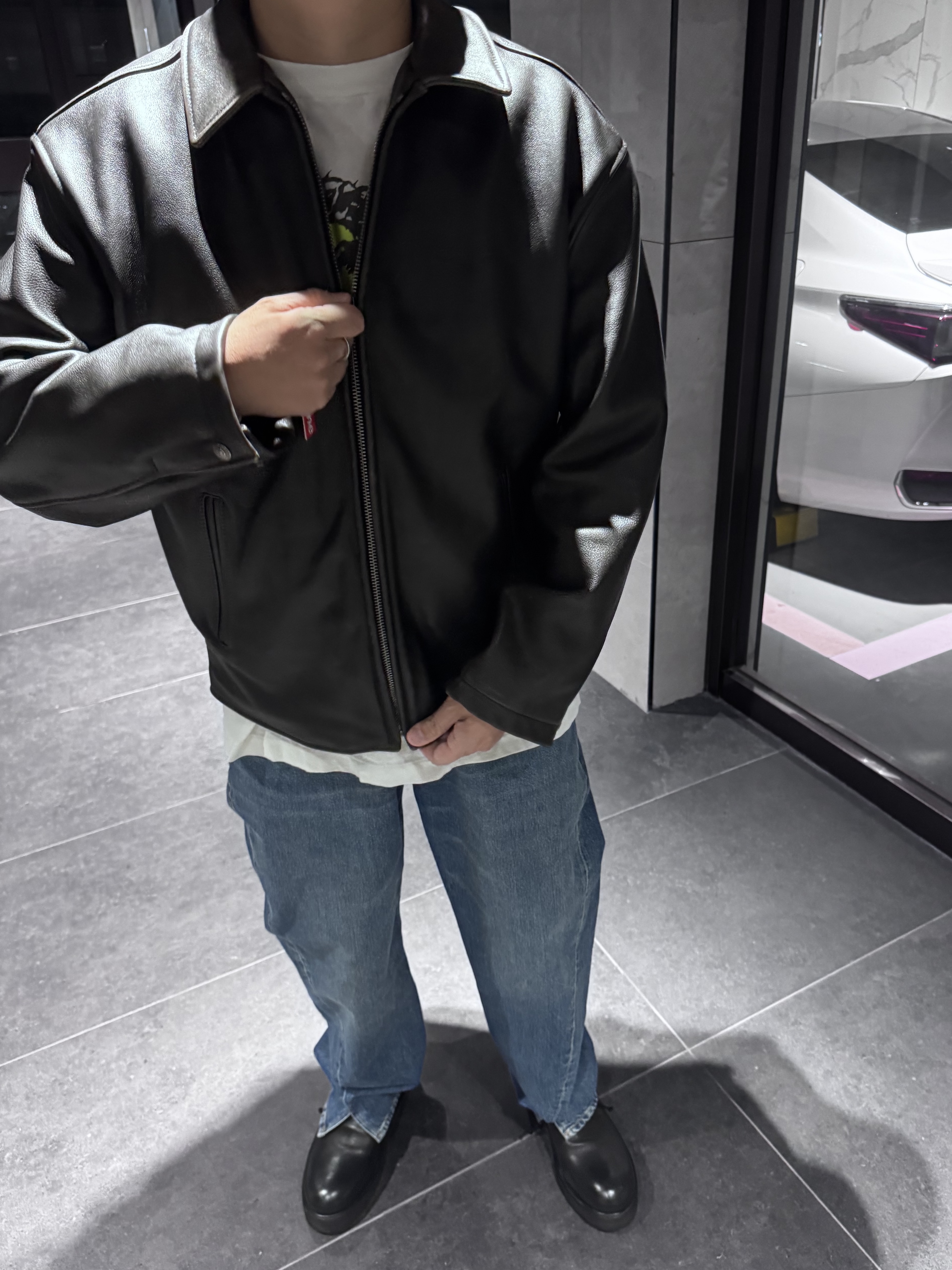 Supreme x Schott Leather Racer Jacket Black - 25FW, Saint Mxxxxxx Love Ur Saint L/S T-Shirt White - 24AW 착용 스타일 - 2