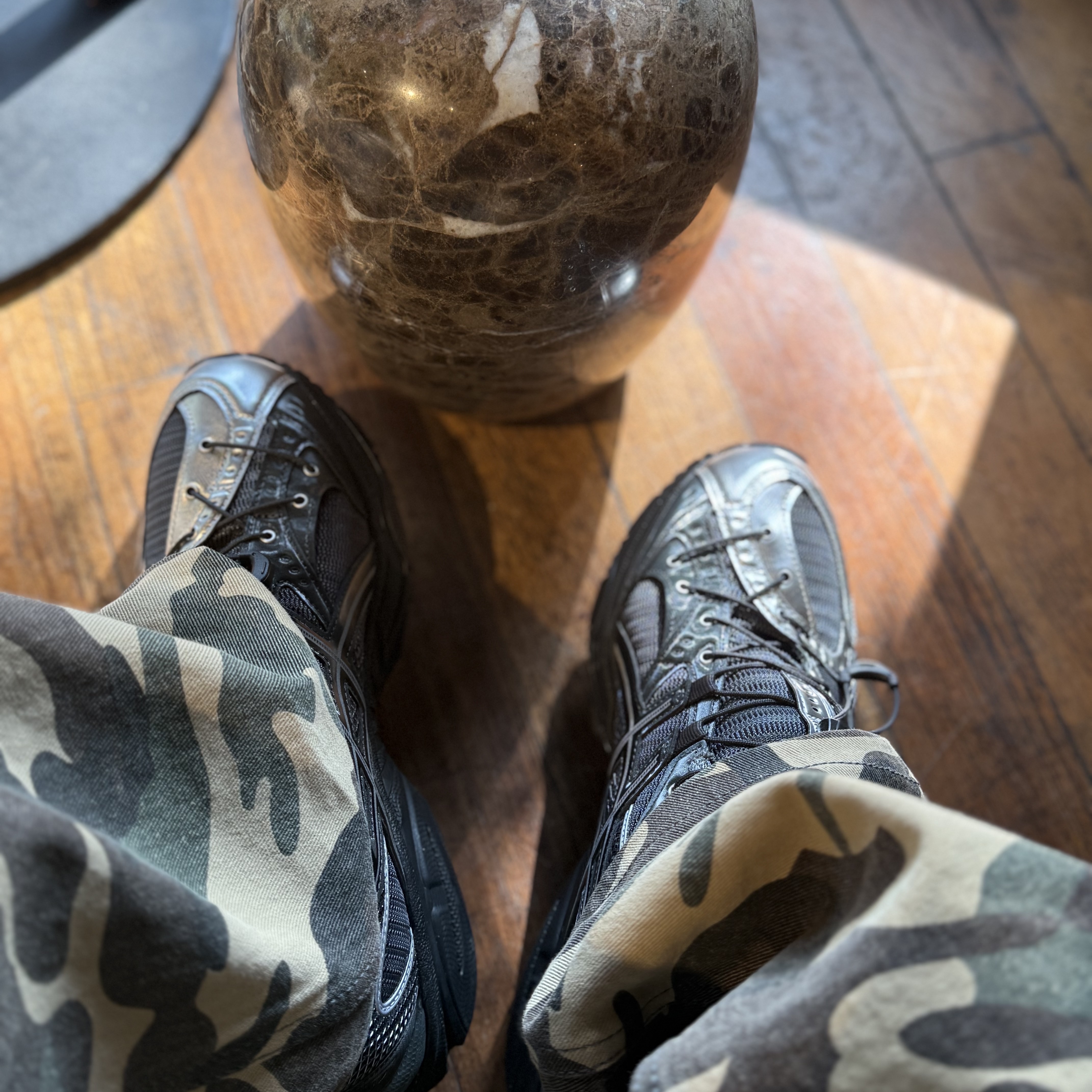 Asics x Unaffected Gel-Nimbus 10.1 Silver Black 착용 스타일