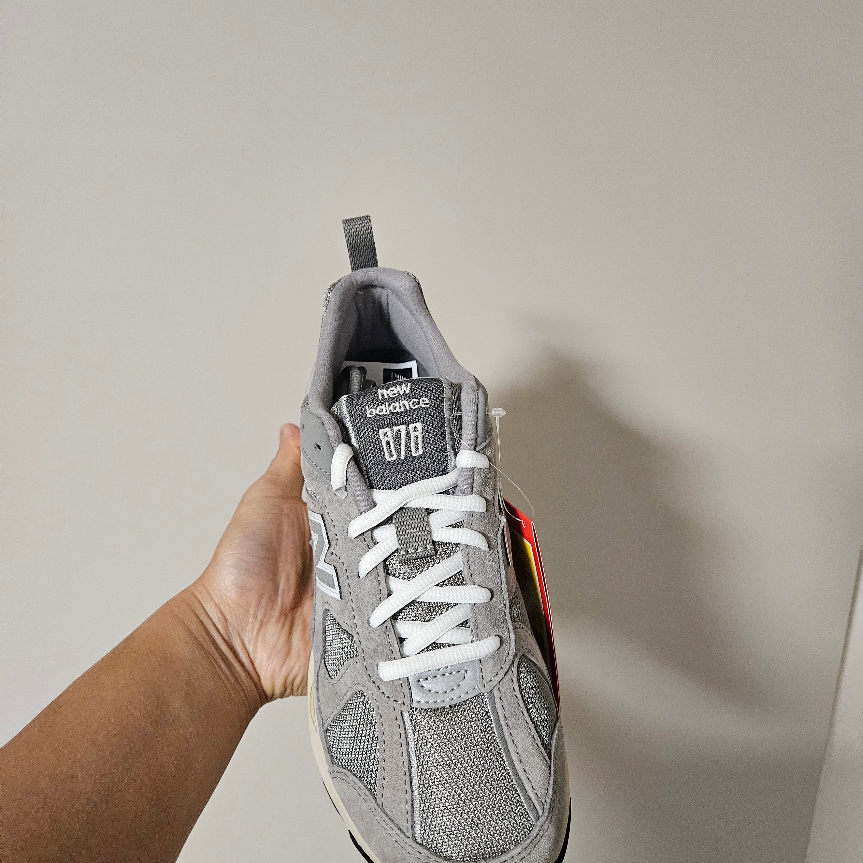 New Balance 878 Gray 착용 스타일