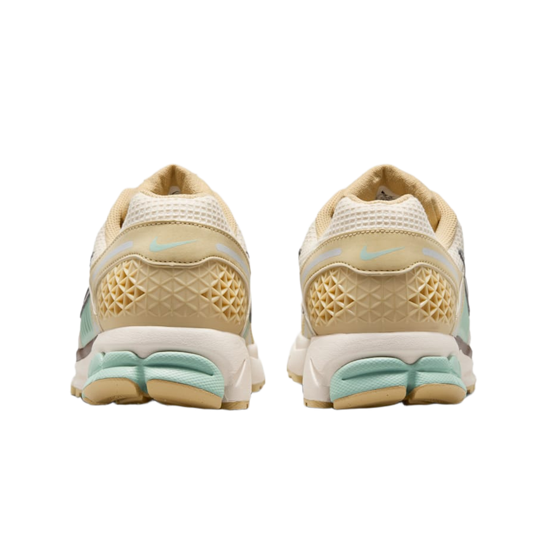 나이키 줌 보메로 5 SE 팀 골드 페일 아이보리(Nike Zoom Vomero 5 SE Team Gold Pale Ivory) - 3