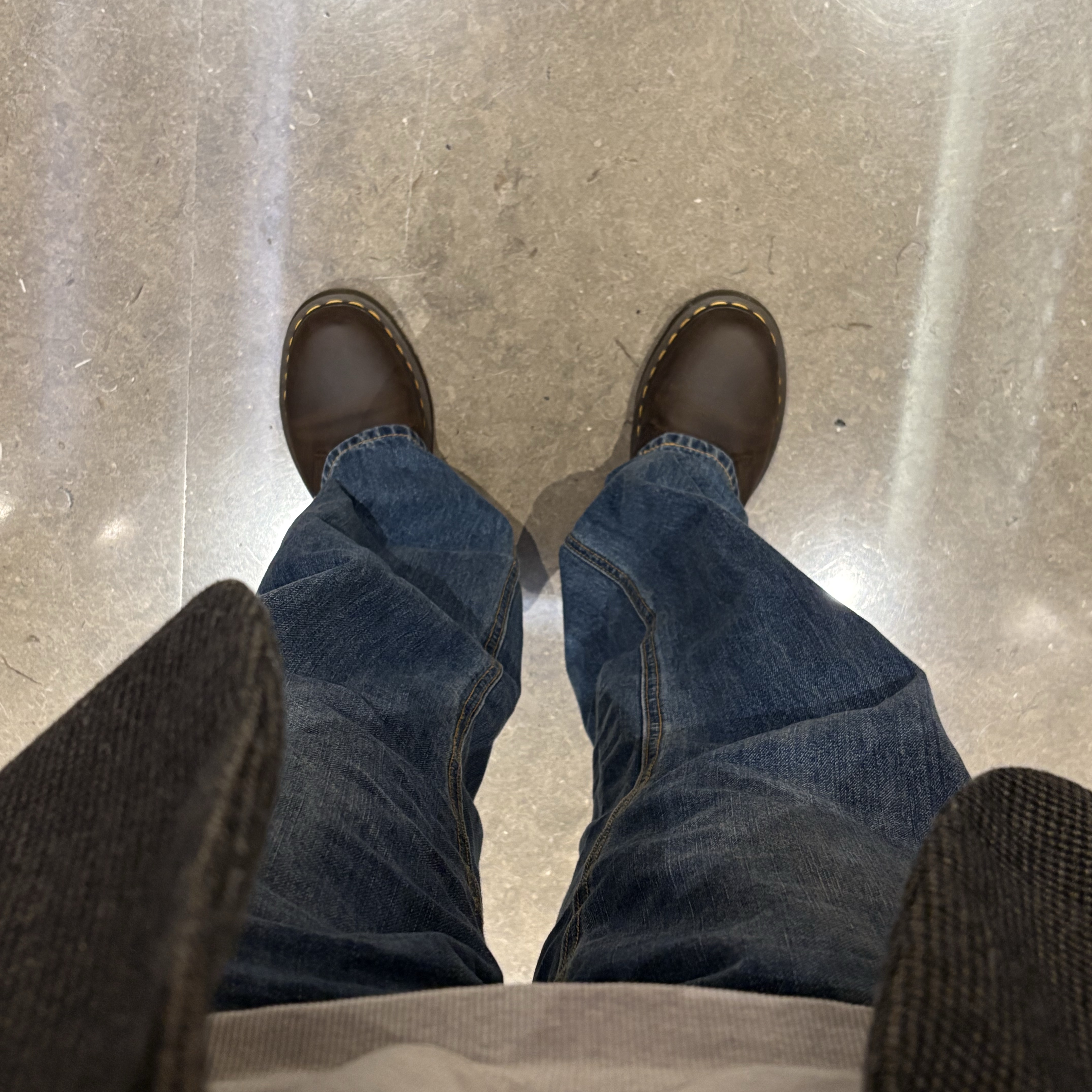 Dr. Martens 1461 Crazy Horse Dark Brown 착용 스타일 - 2