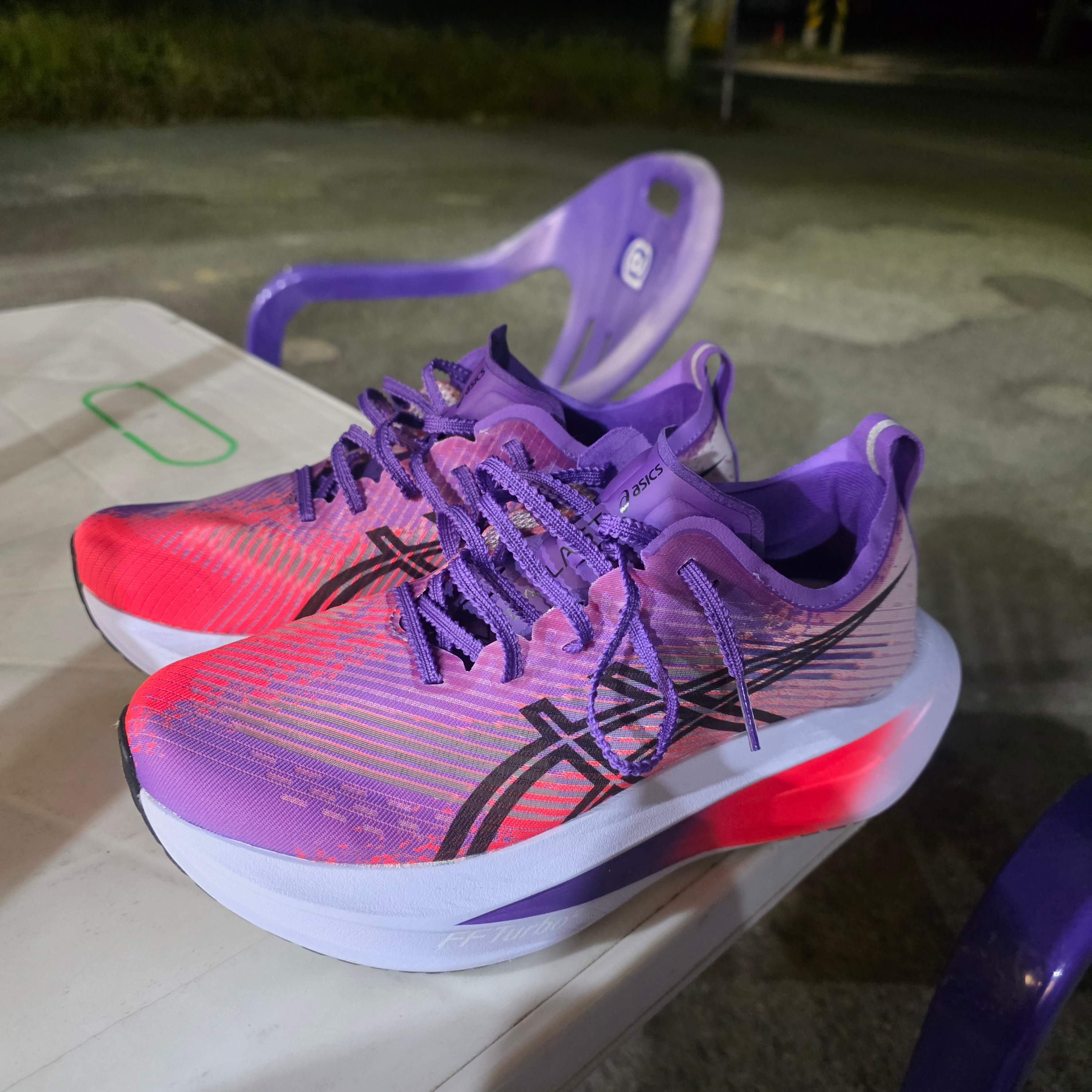 Asics Megablast Edo Purple Black 착용 스타일 - 2
