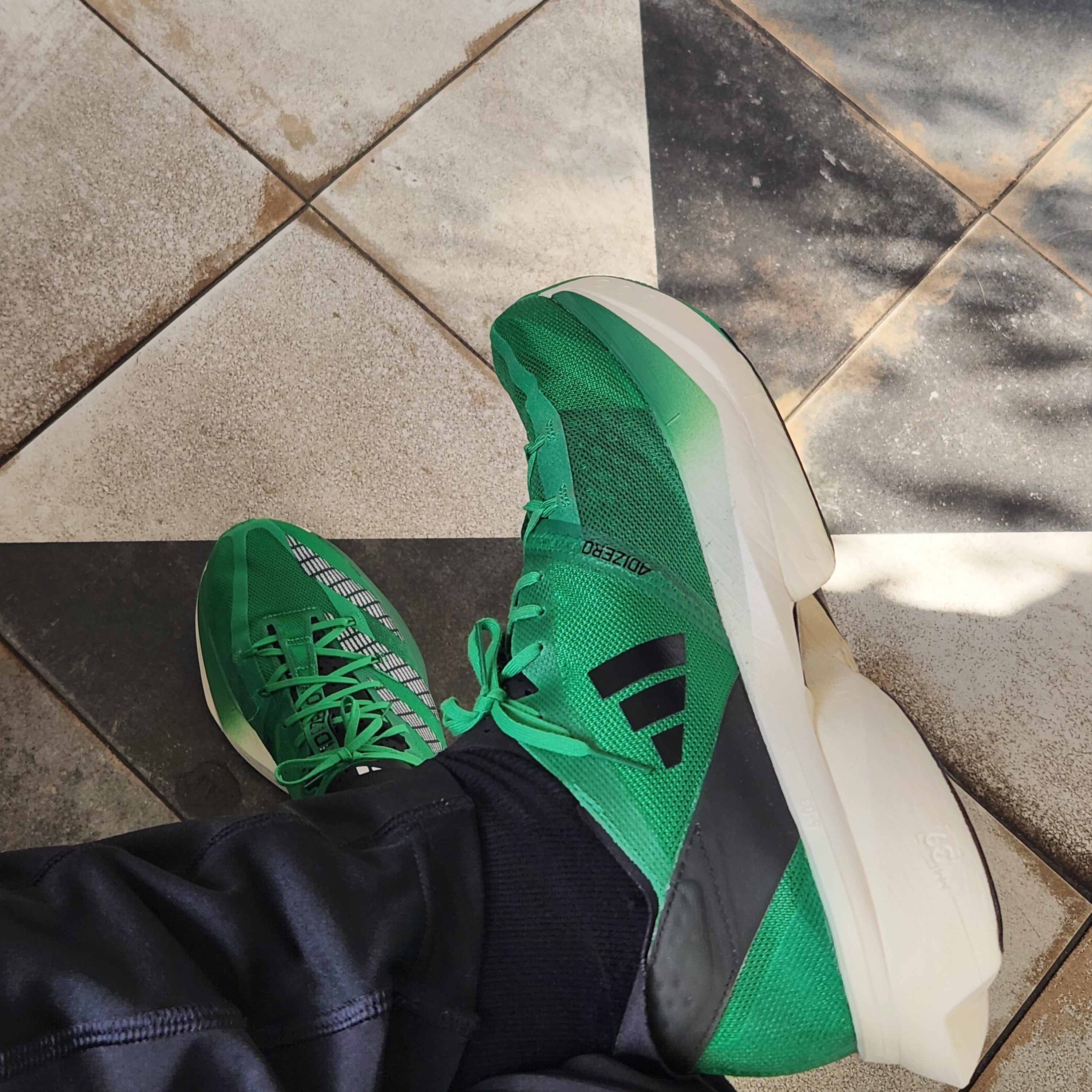 Adidas Adizero Adios Pro 3 Green Core Black 착용 스타일