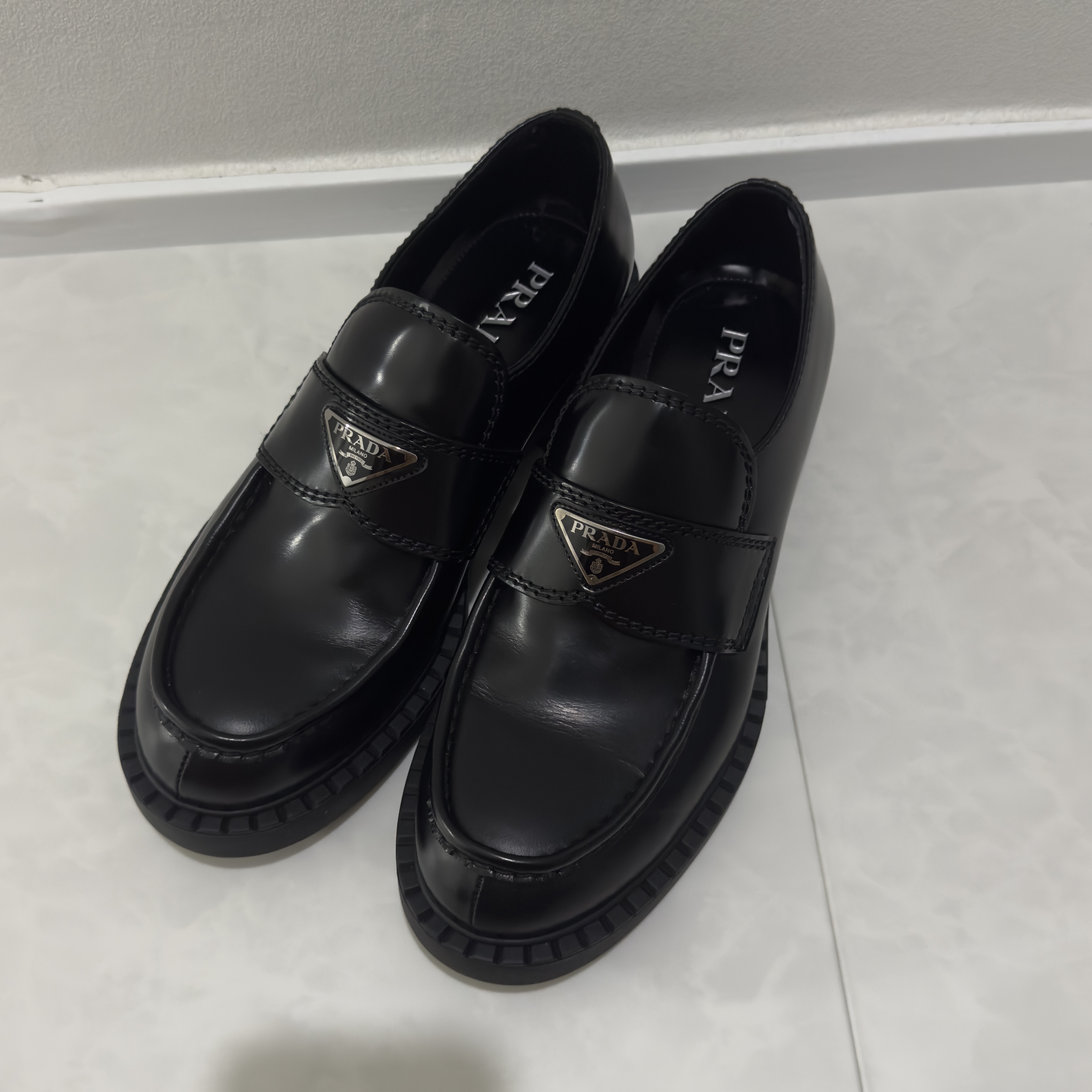 Prada Chocolate Brushed Leather Loafers Black 착용 스타일