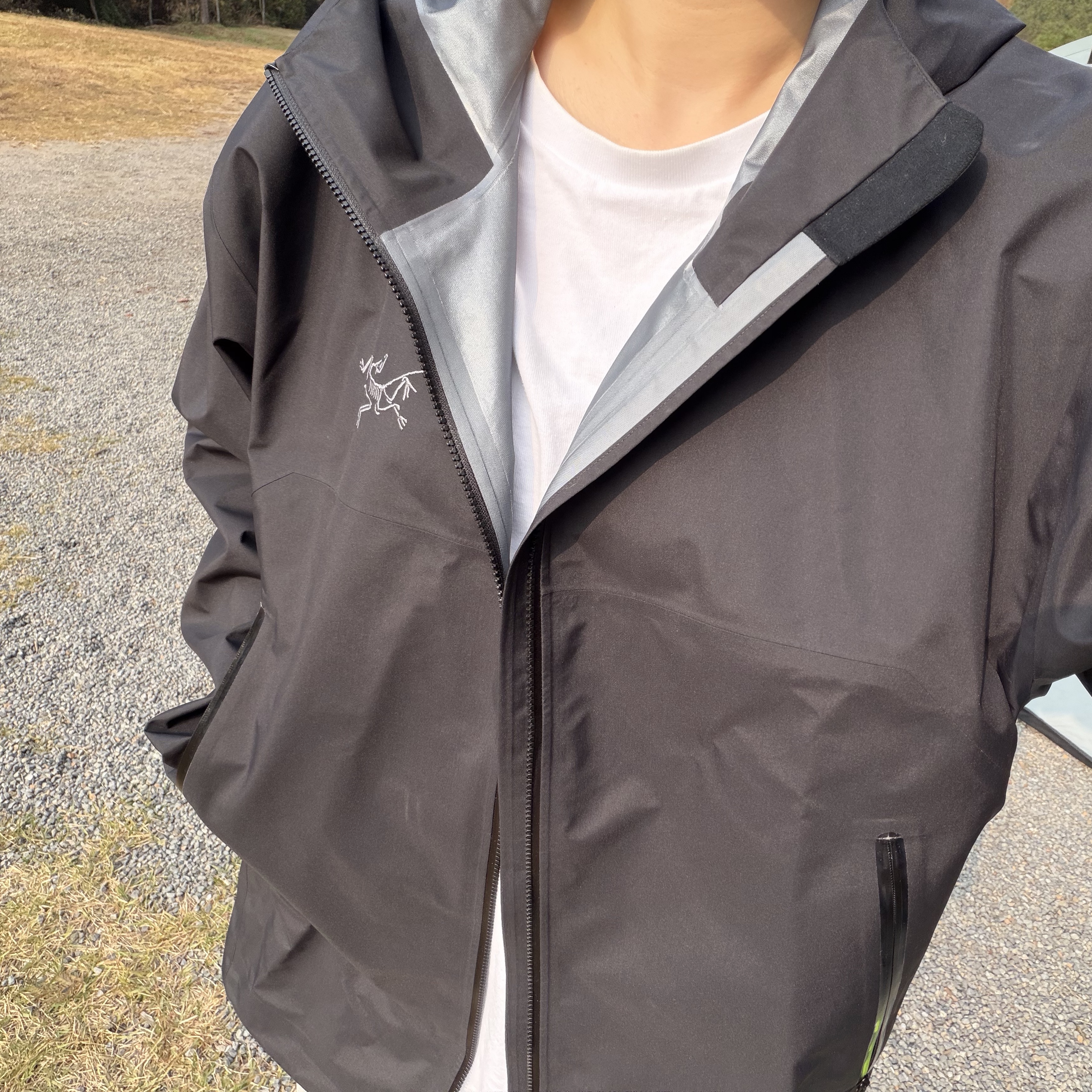 Arc'teryx Beta SL Jacket Black 착용 스타일