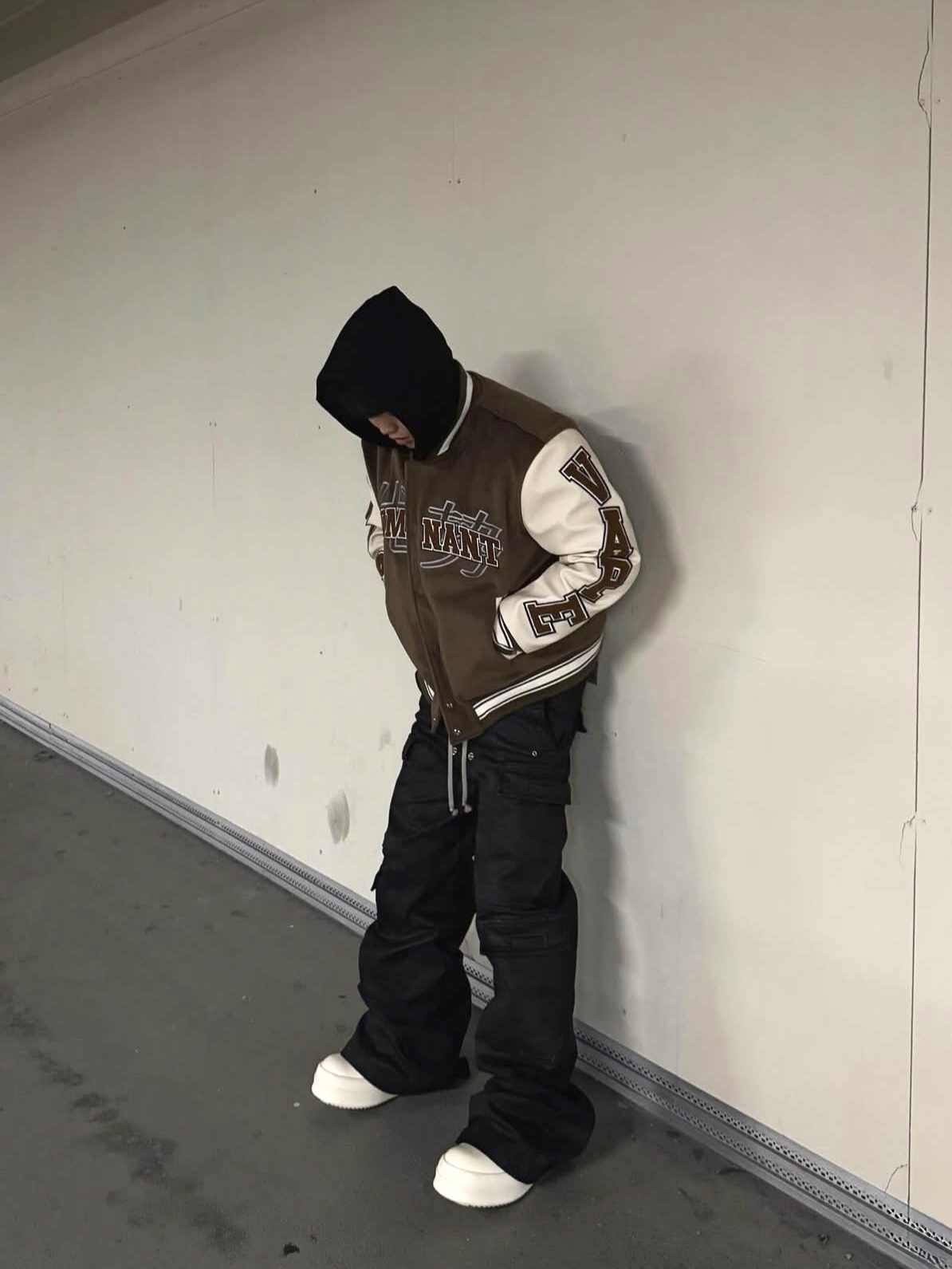 Rick Owens Hollywood Mega Bumper Geobasket in Full Grain Calf Leather Milk 착용 스타일