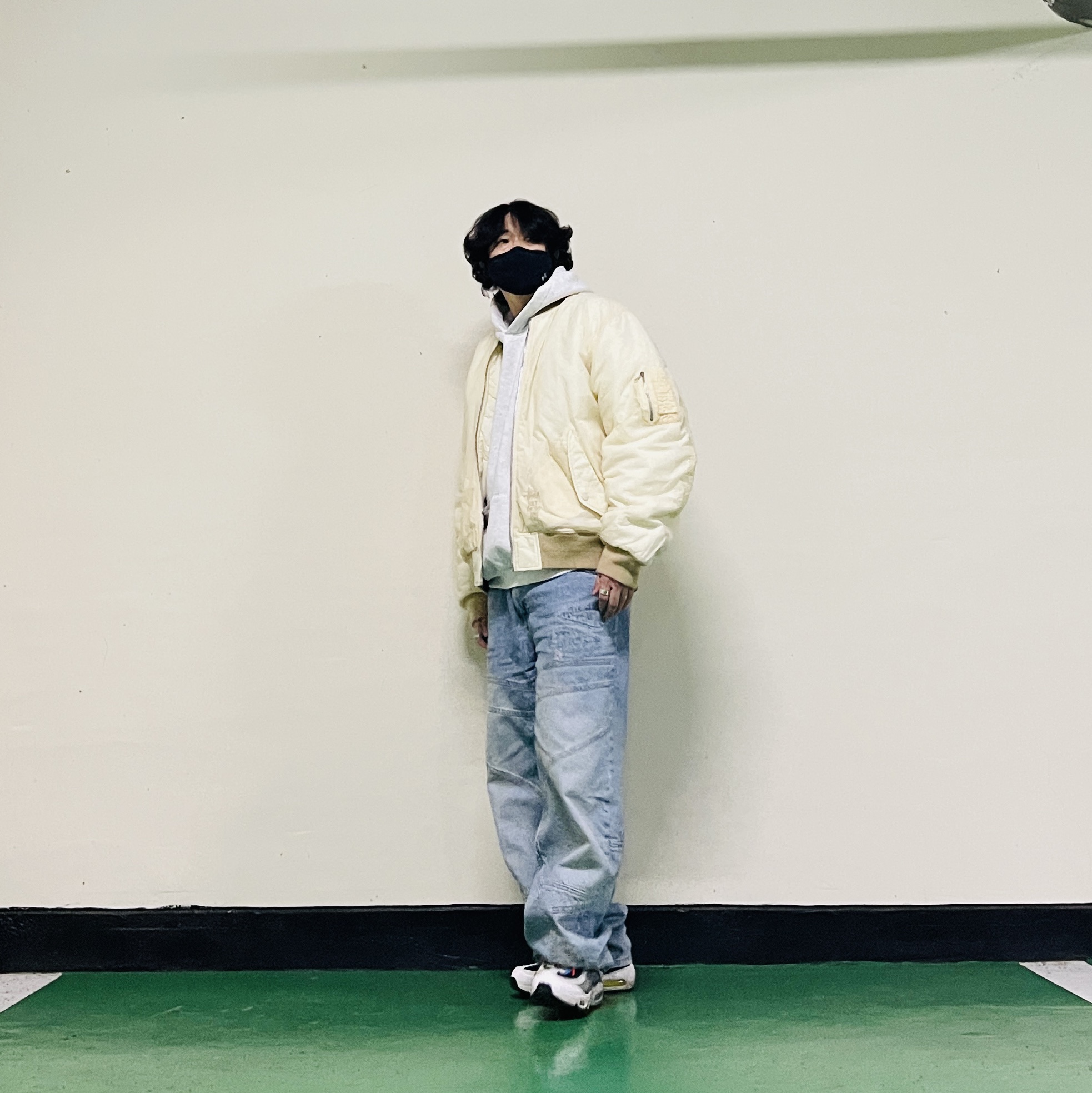 Stussy Waxed Built Bomber Jacket Cream, Nike Air Max 95 Greedy 2.0 착용 스타일 - 2