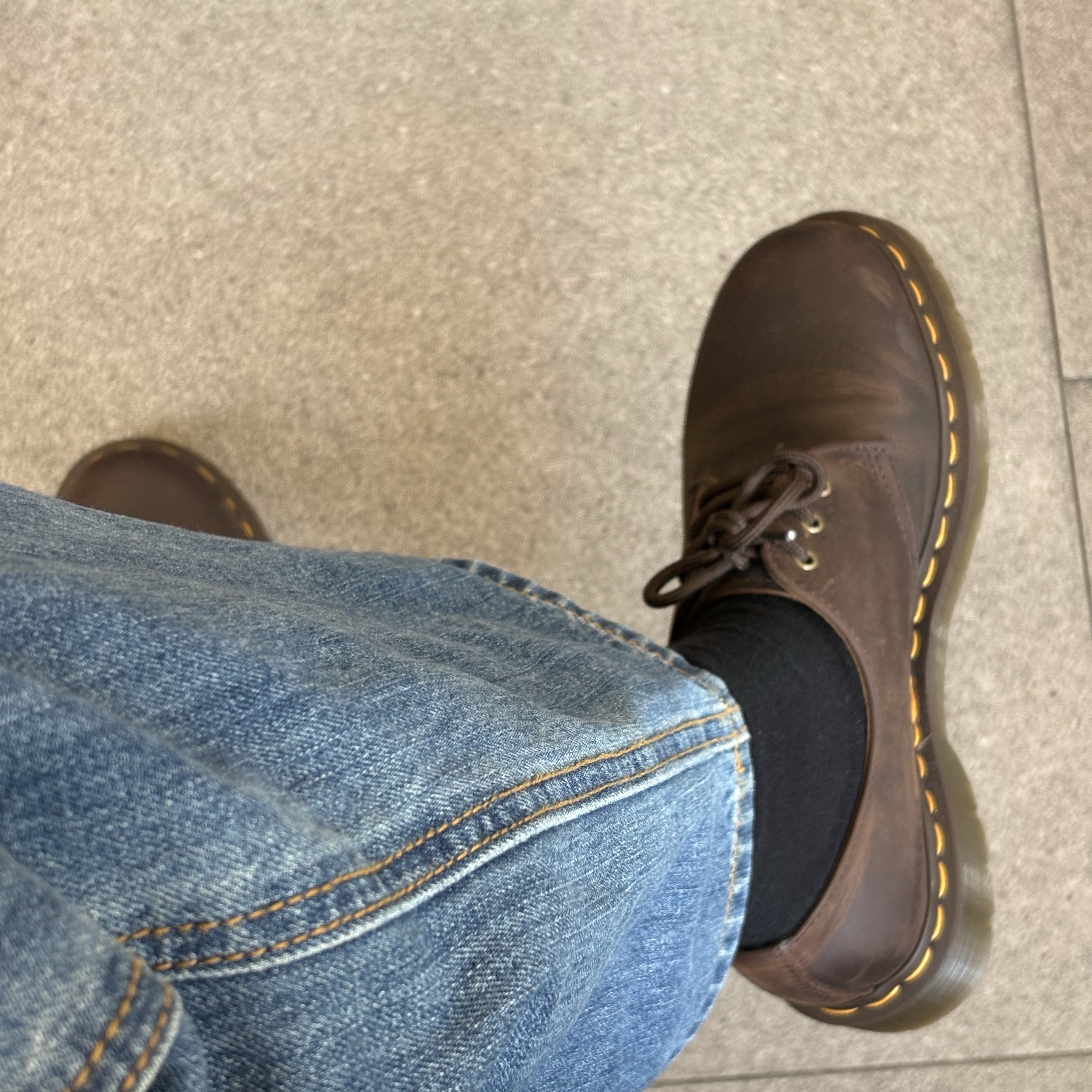 Dr. Martens 1461 Crazy Horse Dark Brown 착용 스타일 - 1