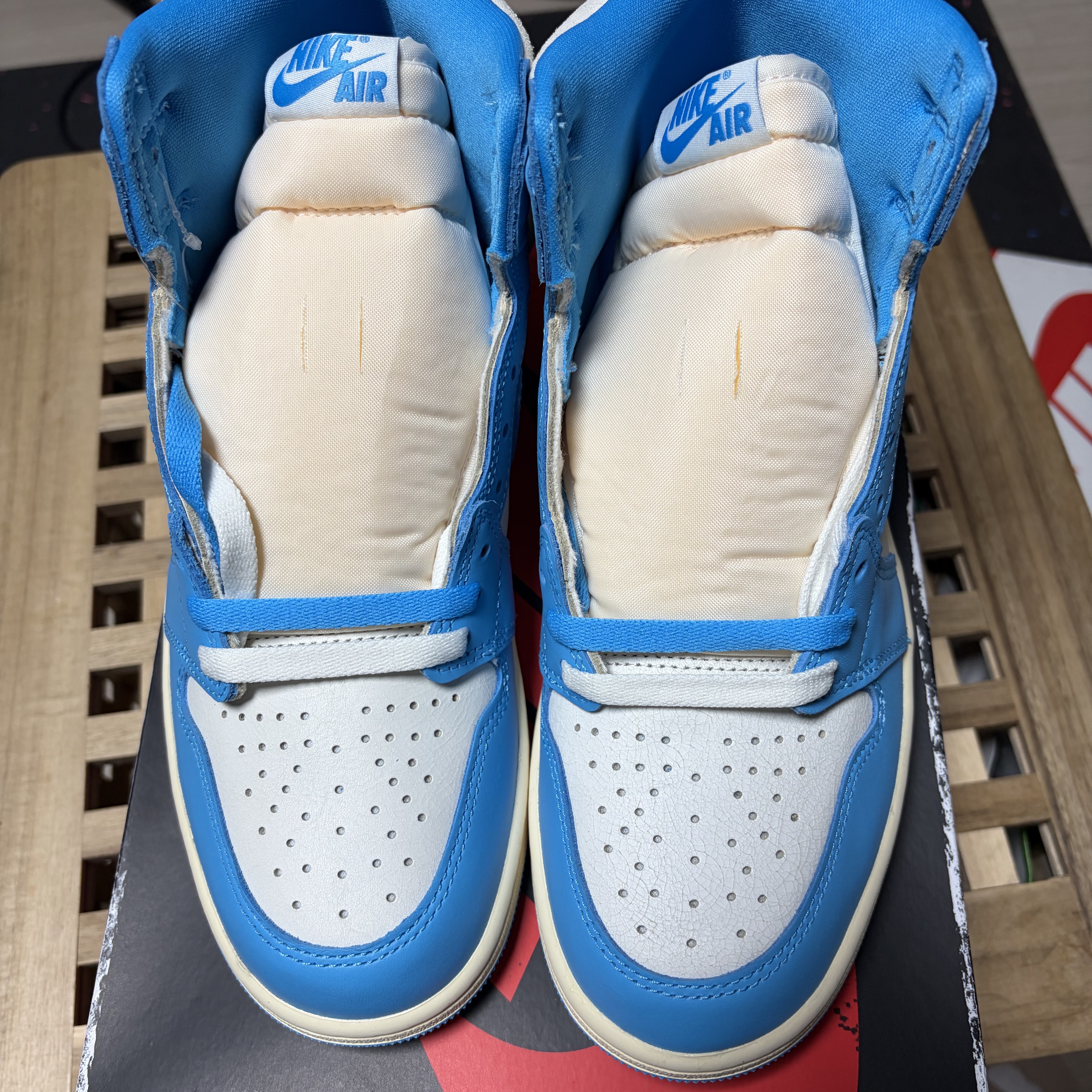 Jordan 1 Retro High OG UNC Reimagined 착용 스타일 - 4