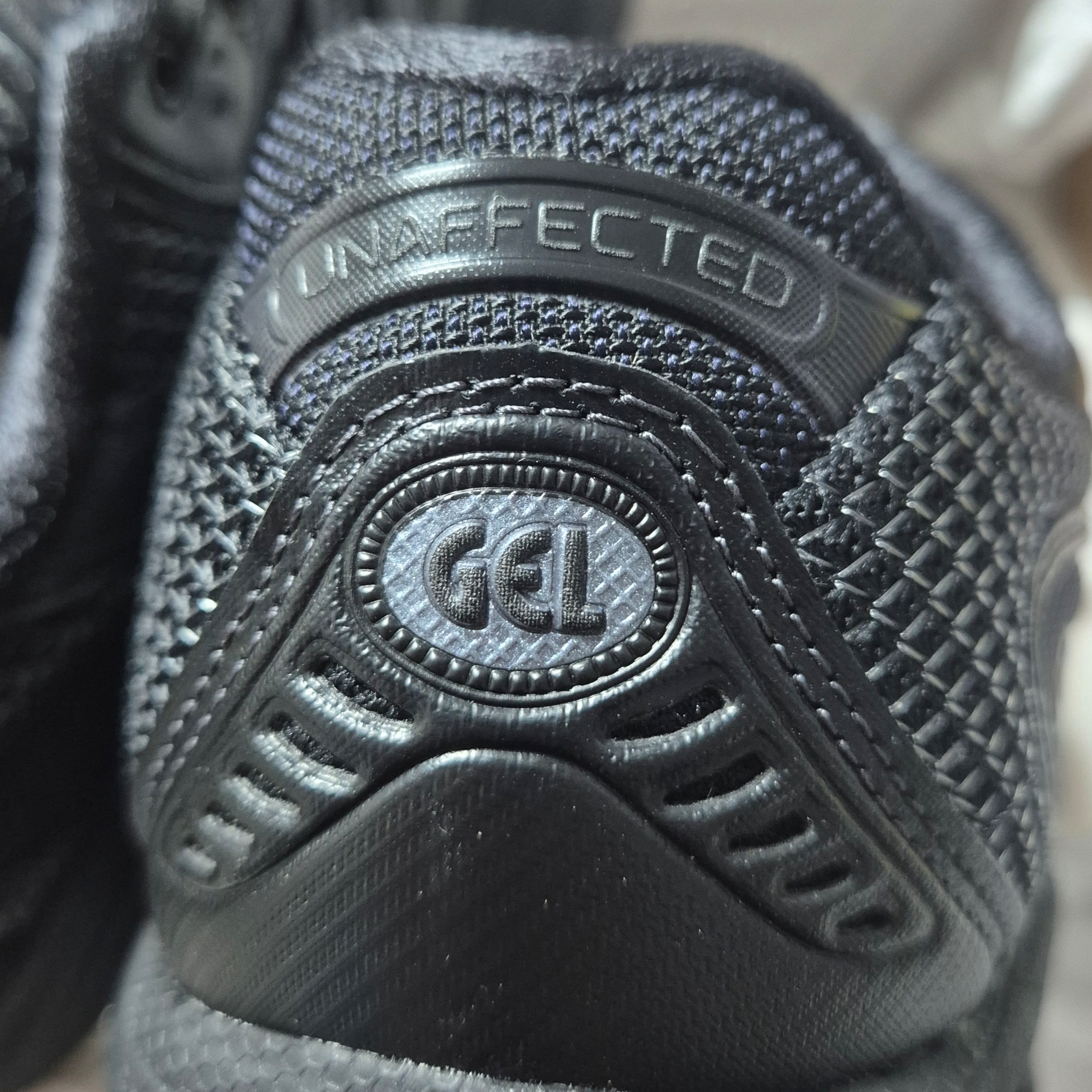 Asics x Unaffected Gel-Nimbus 10.1 Black Black 착용 스타일 - 3