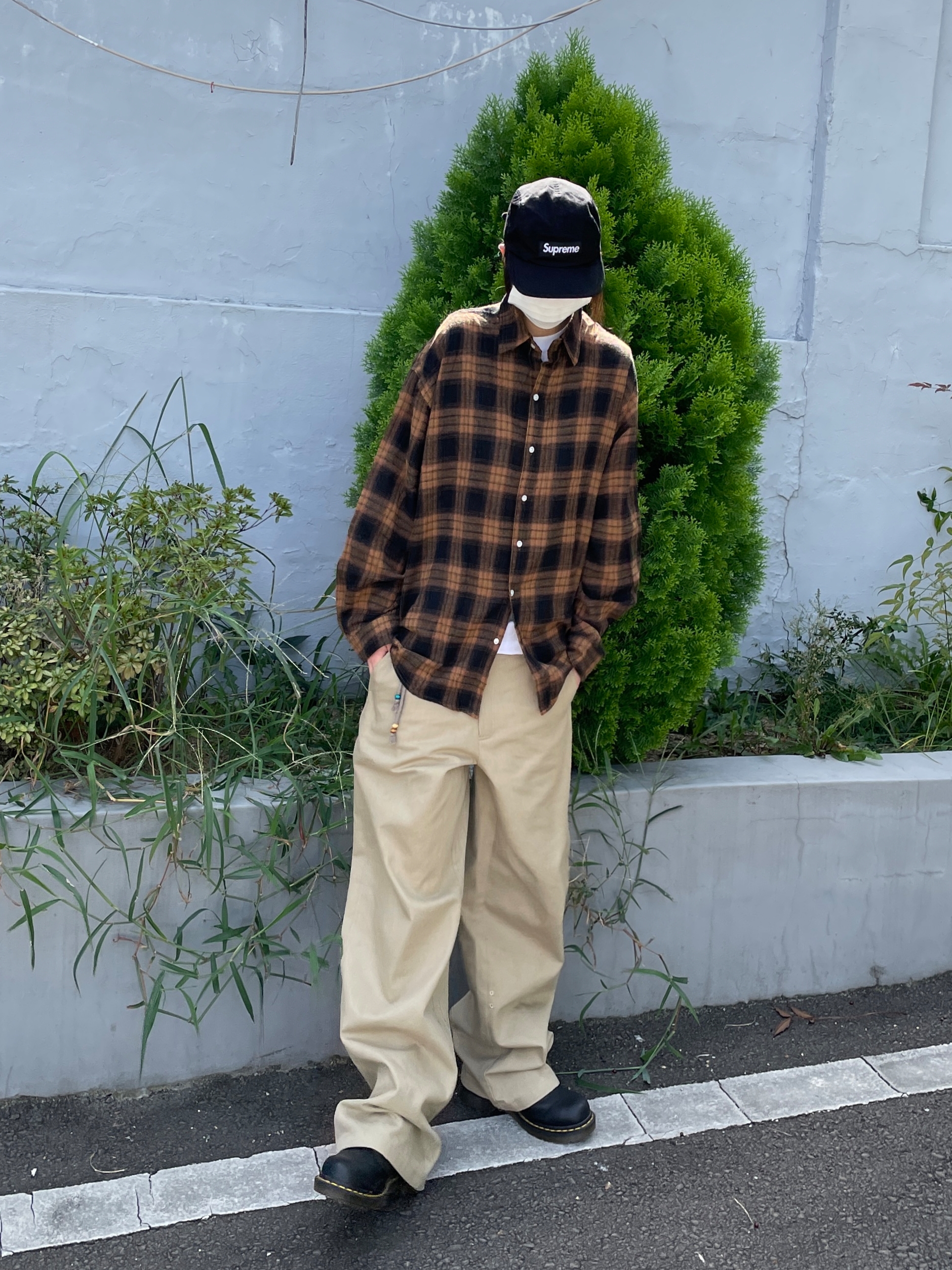 Supreme Washed Chino Twill Camp Cap Black 착용 스타일 - 3