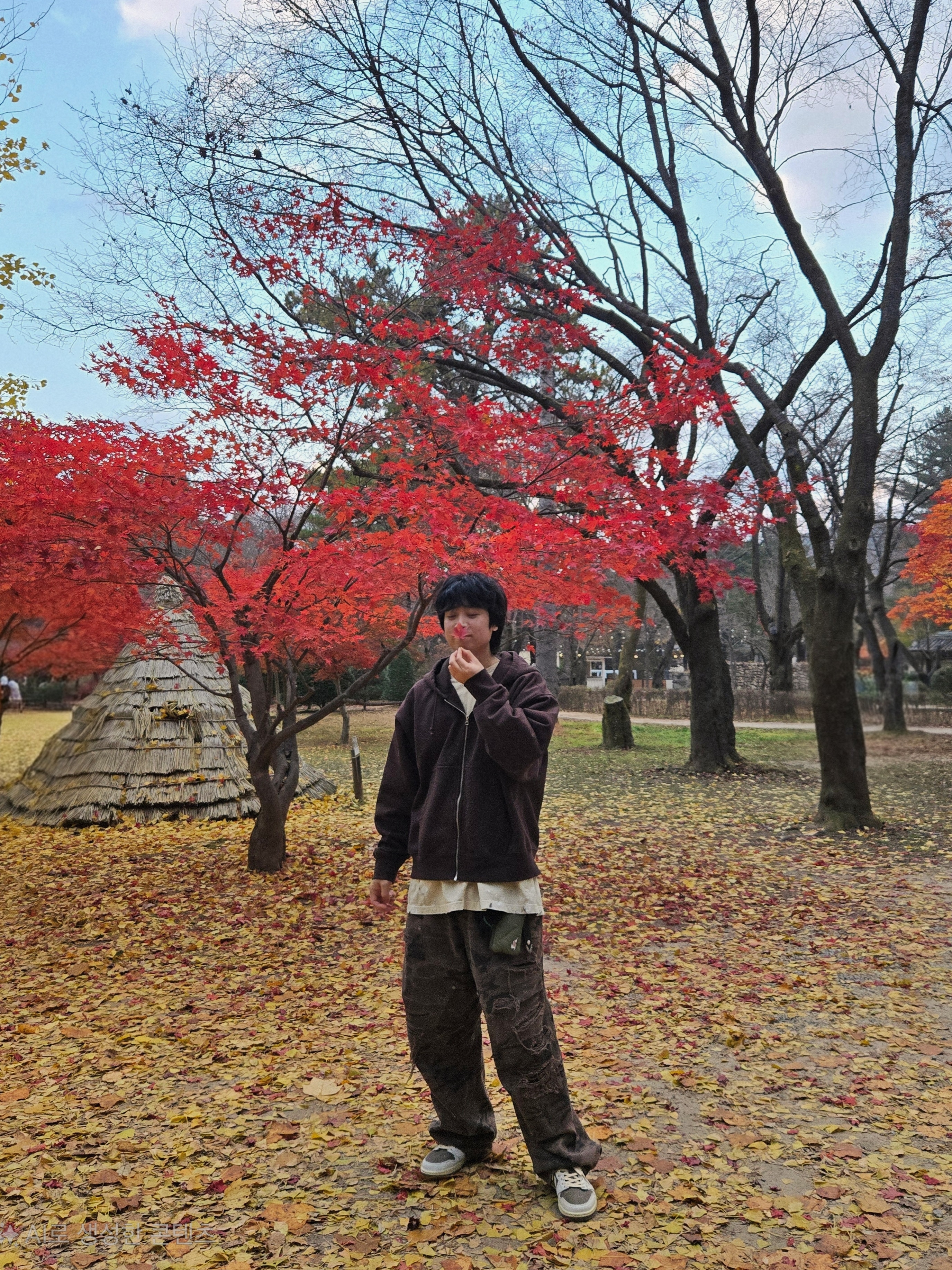 Nike x Stussy Stone Washed Fleece Zip Hoodie Dark Cinder (FJ9175-261), ETCE Double Knee Destroyed Pants Black Camo 착용 스타일 - 1